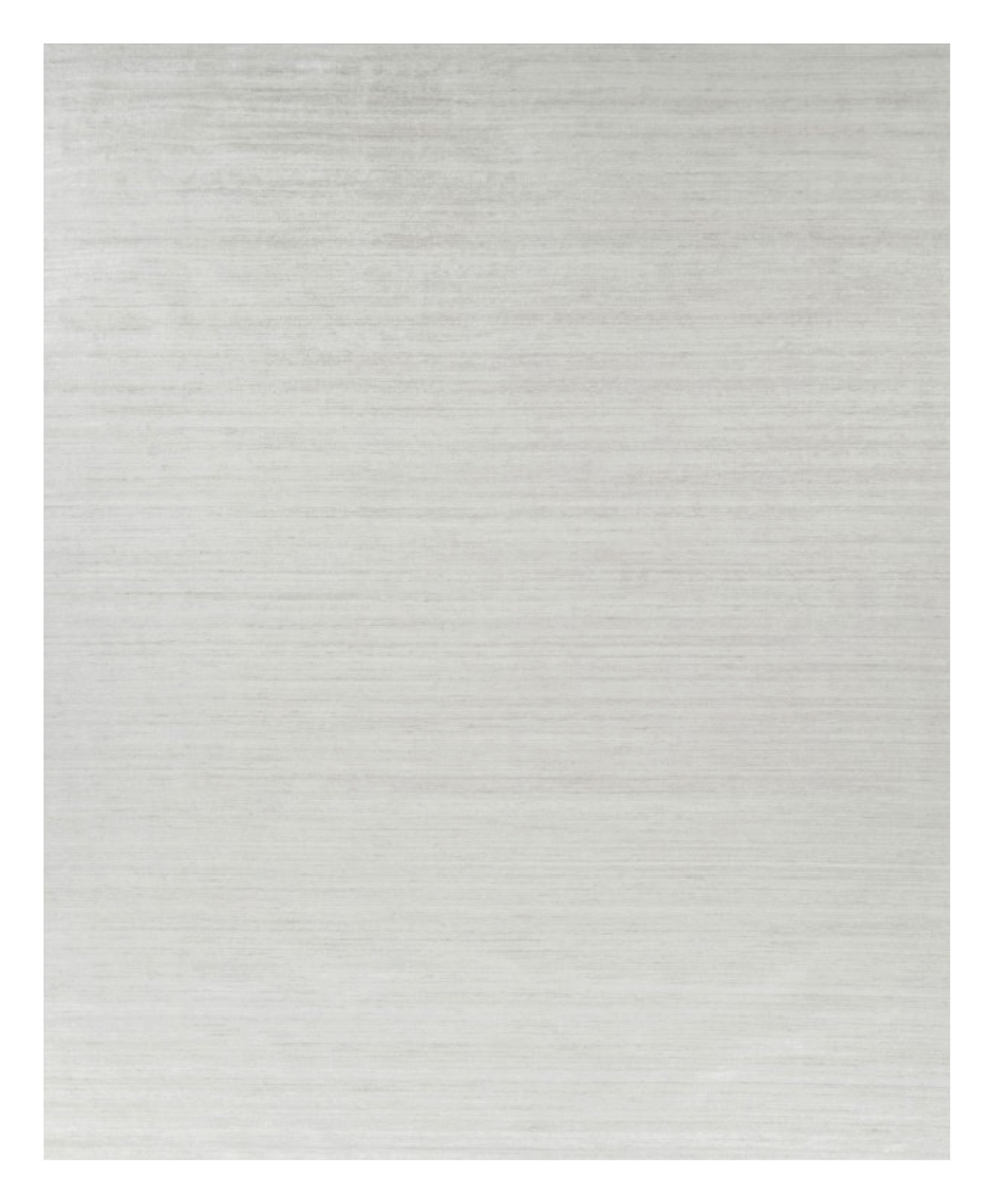 Rug & Kilim è un tappeto oversize a righe solide bianche, grigie e panna