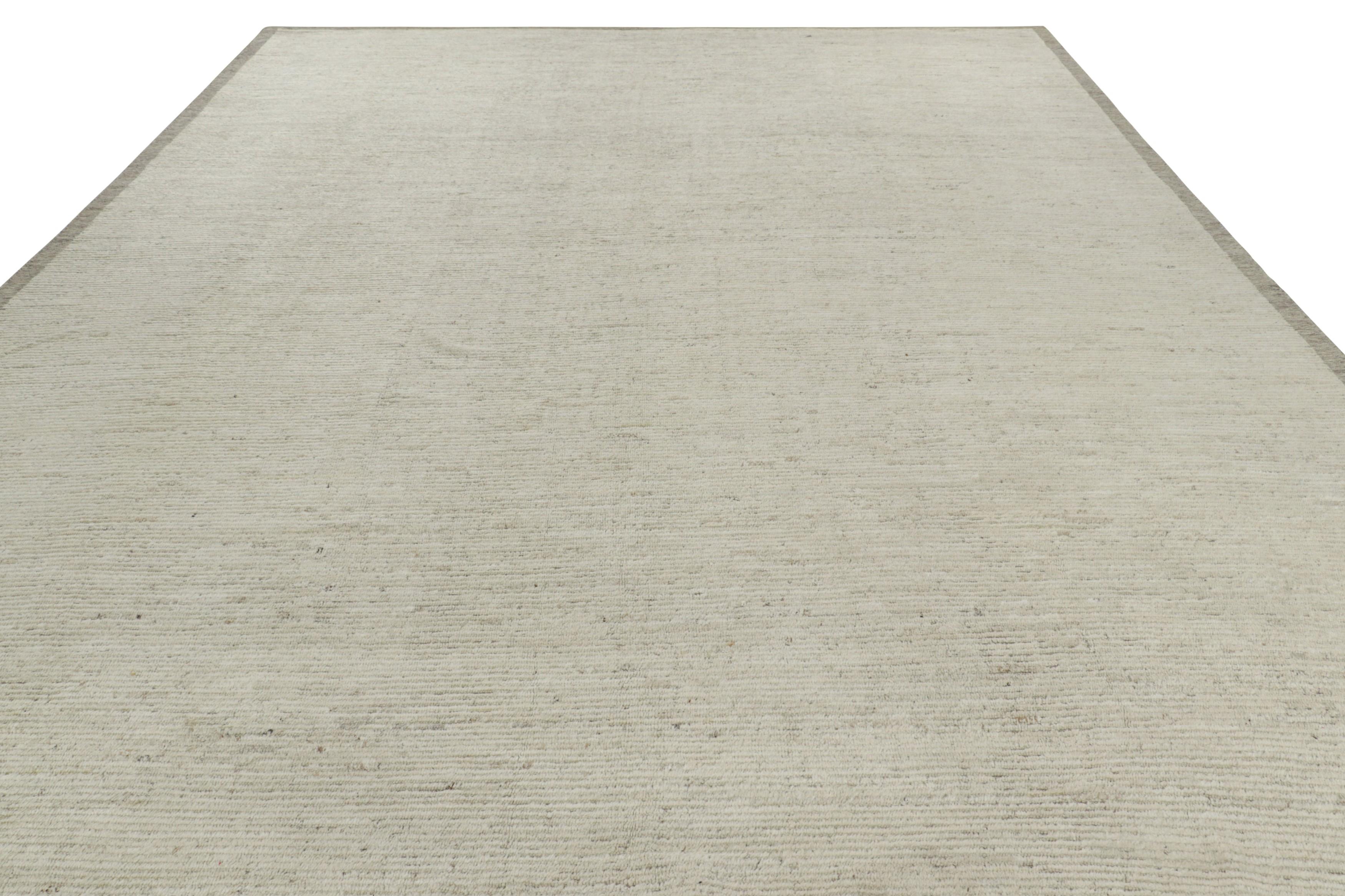 Afghano Rug & Kilim: un tappeto testurizzato oversize nei toni del bianco solido in vendita