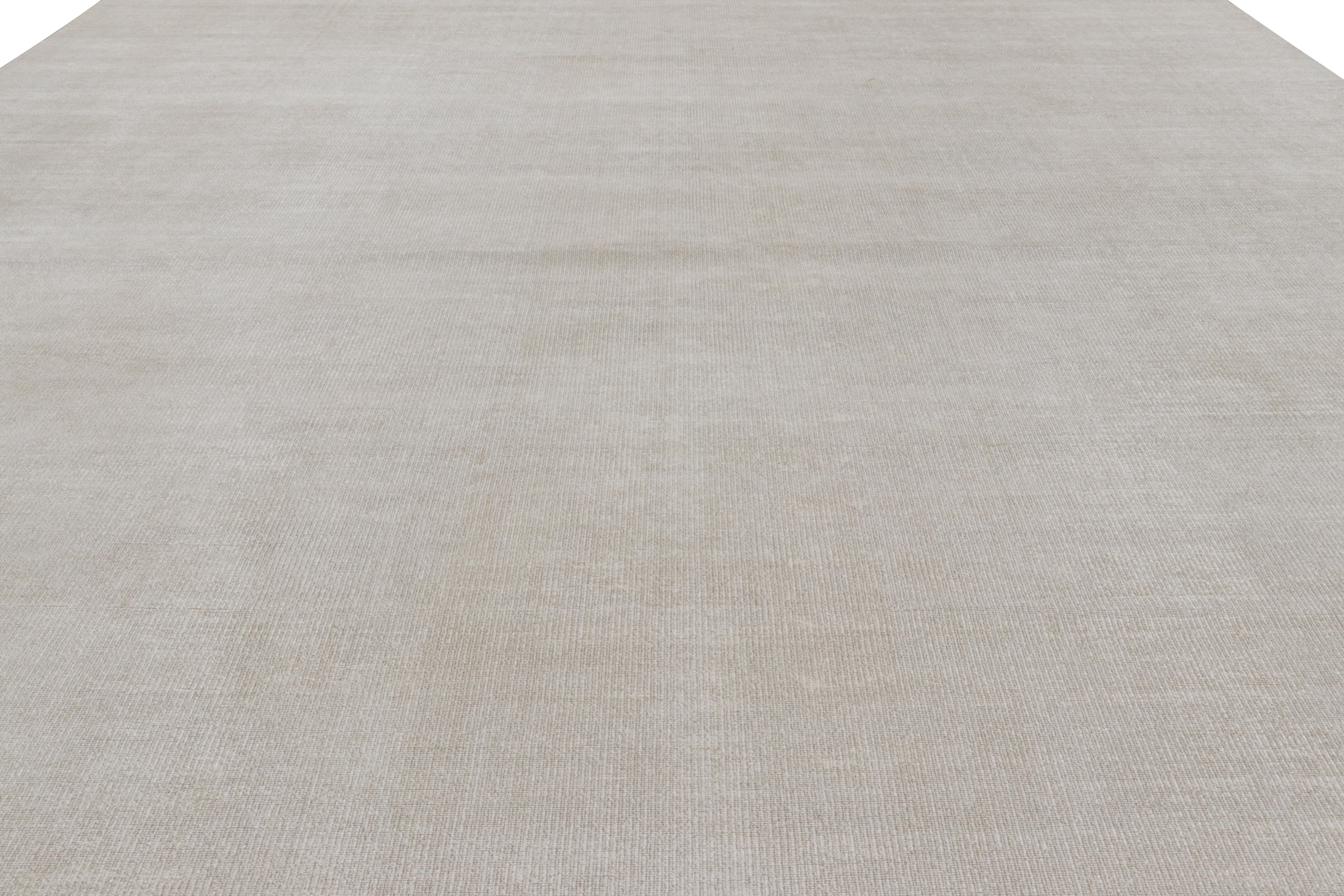 Moderno Rug & Kilim è un tappeto oversize dai toni e dalle striature bianche e beige. in vendita