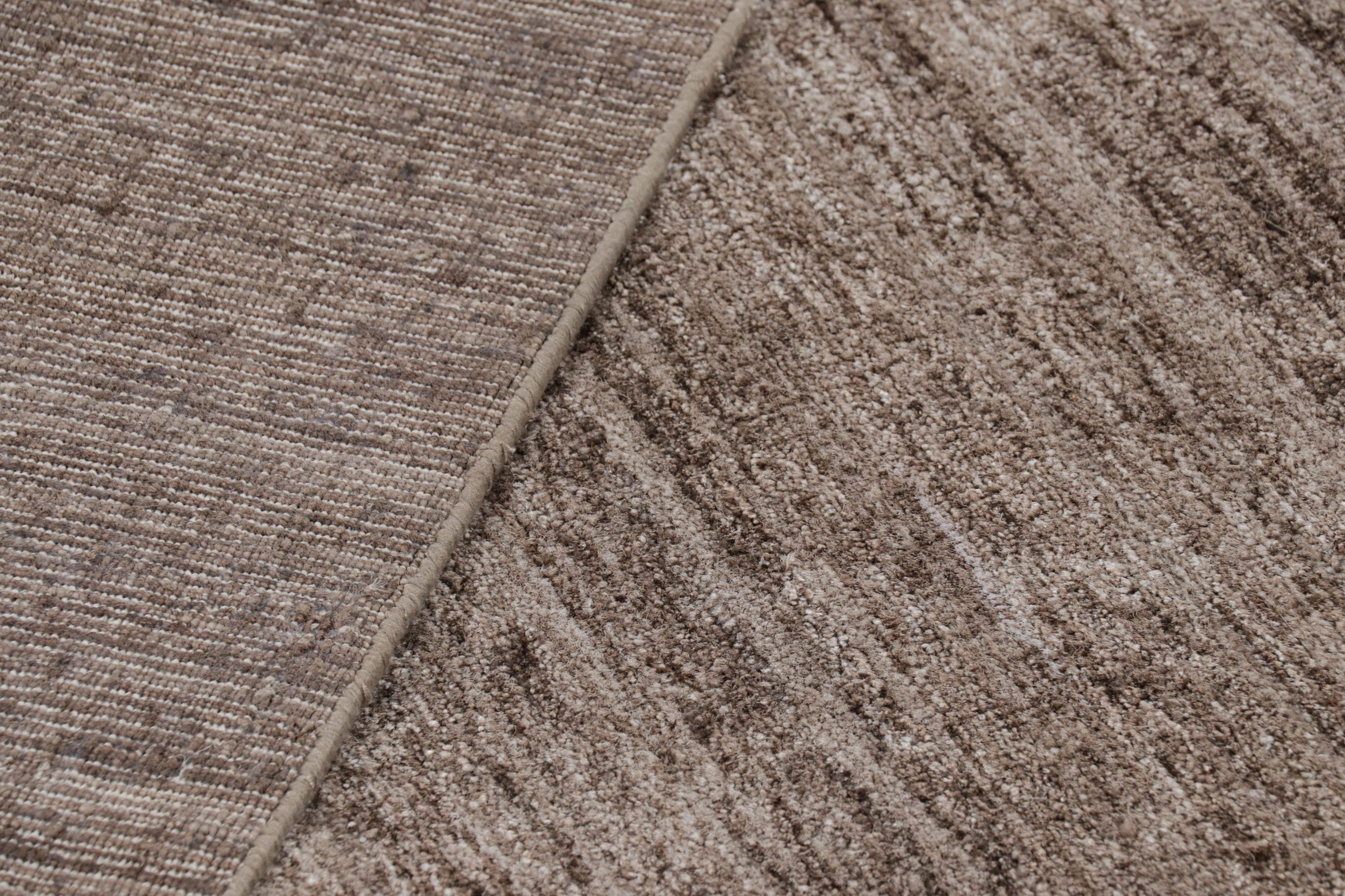 XXIe siècle et contemporain Rug & Kilim's Oversized Textural Square Rug in Solid Beige-Brown Striae (tapis carré texturé surdimensionné en beige et brun) en vente