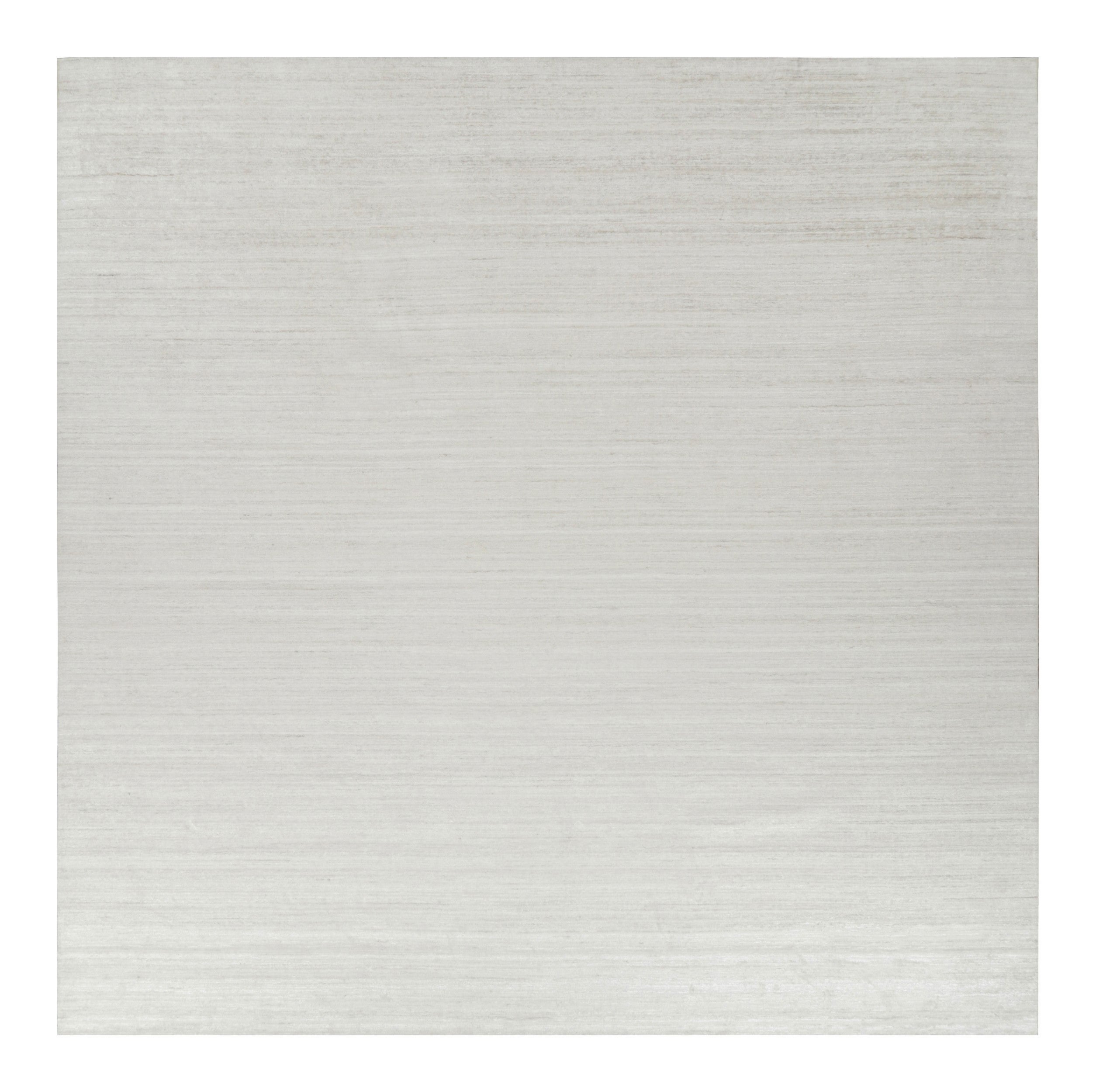Rug & Kilim's Oversized Textural Square Rug in Solid White and Gray Striae (Tapis carré texturé surdimensionné à rayures blanches et grises)