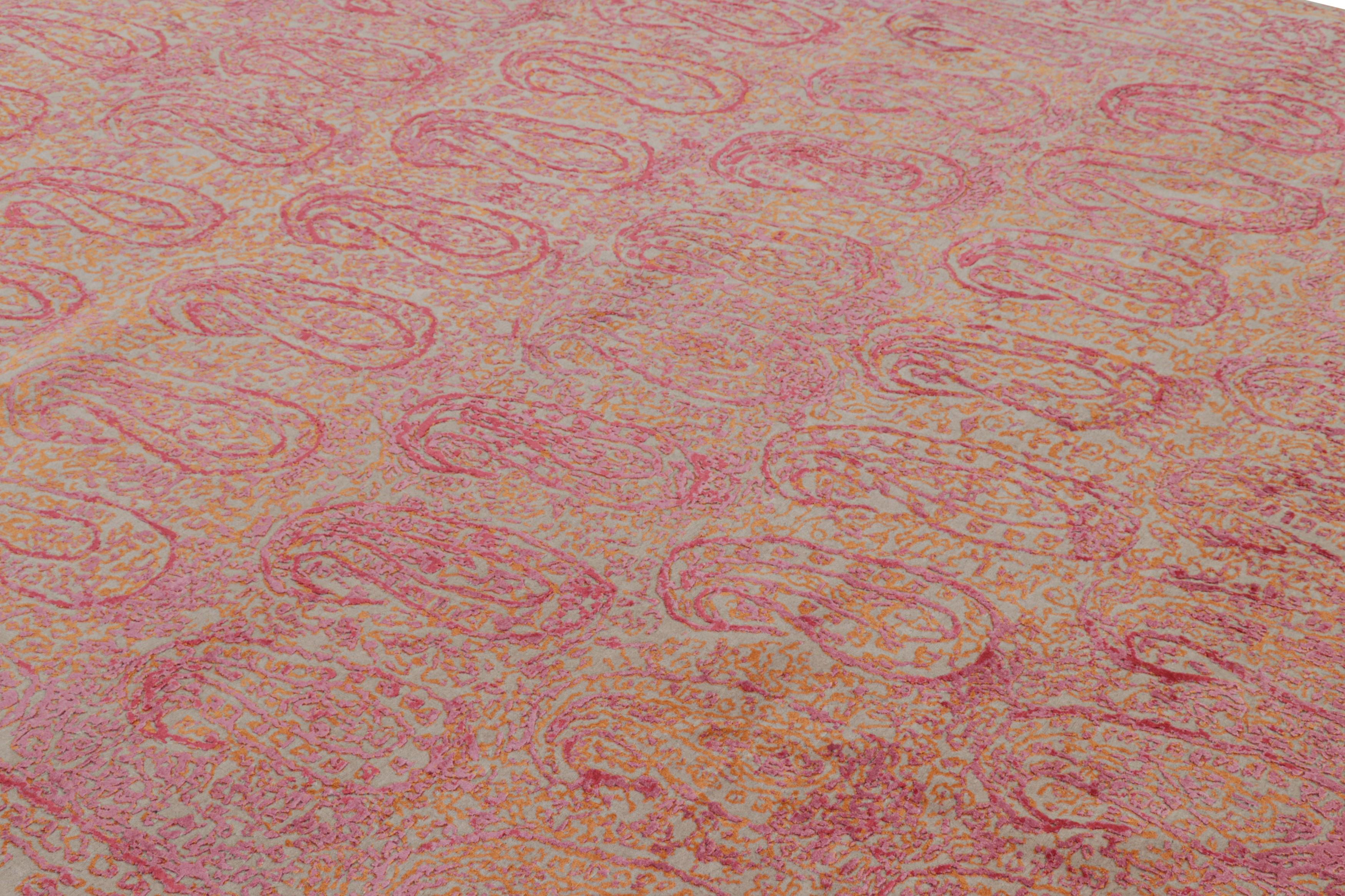 A scintillating 8x10 piece from Rug & Kilim’s Modern Classics Collection inspired by classic paisley patterns—historically revered as signifiers in the attempt to show off the skill of the weaver. Hand knotted in wool and silk, this contemporary