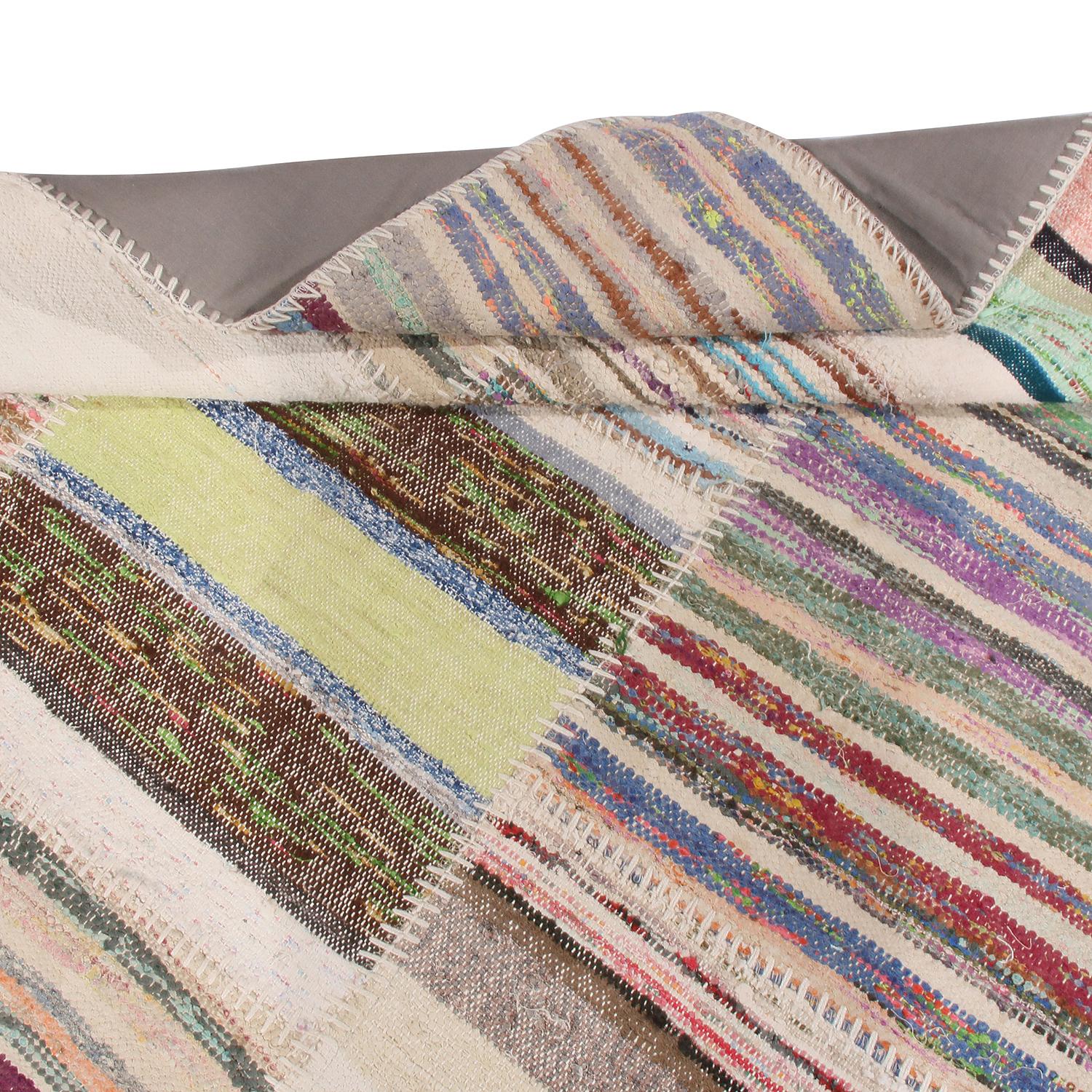 Beigefarbener und mehrfarbiger Woll-Kilim-Teppich von Rug & Kilim (Patchwork) im Angebot 1