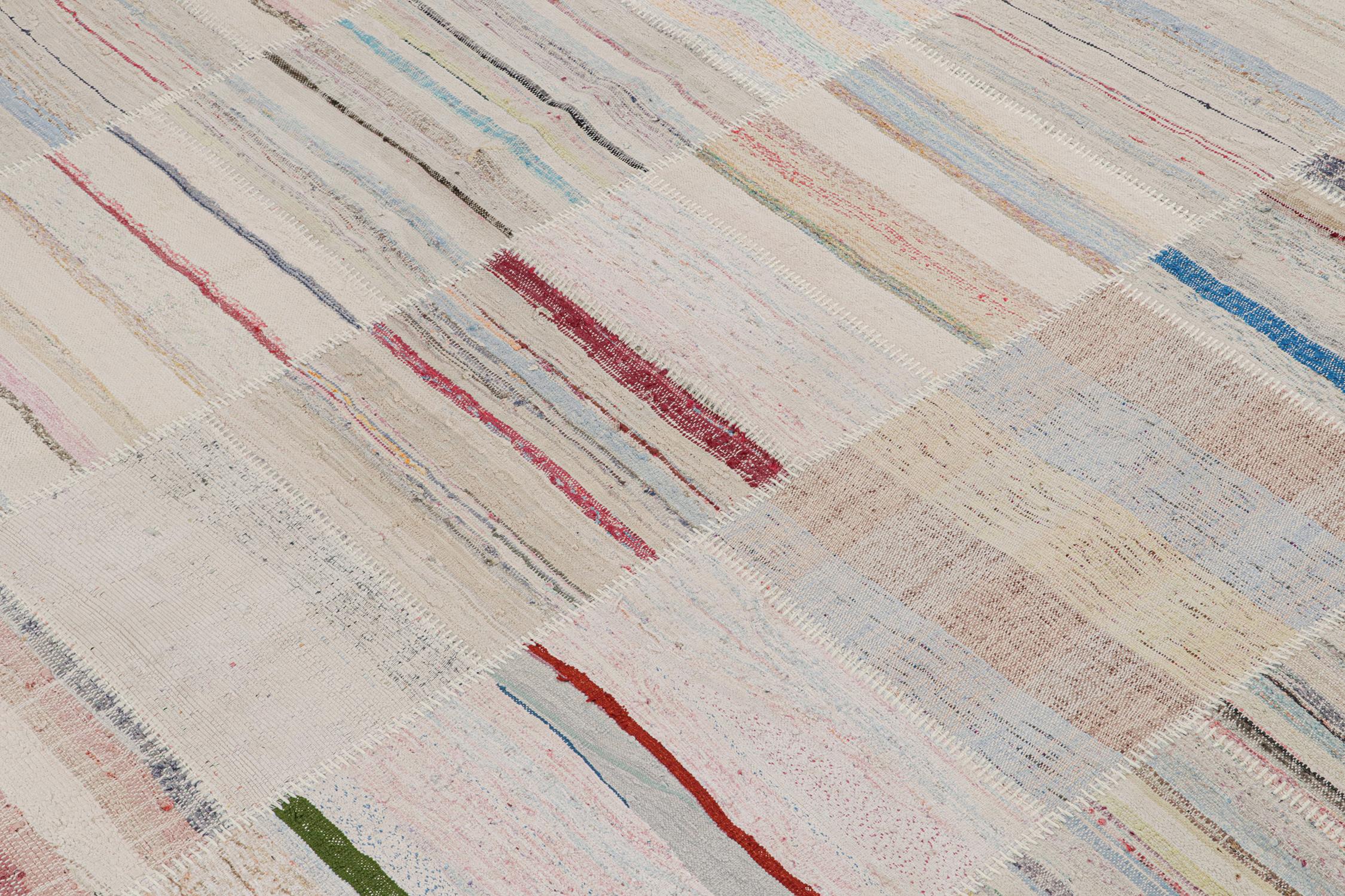 Patchwork-Kilim-Teppich von Rug & Kilim in mehrfarbigen Streifen (Türkisch) im Angebot