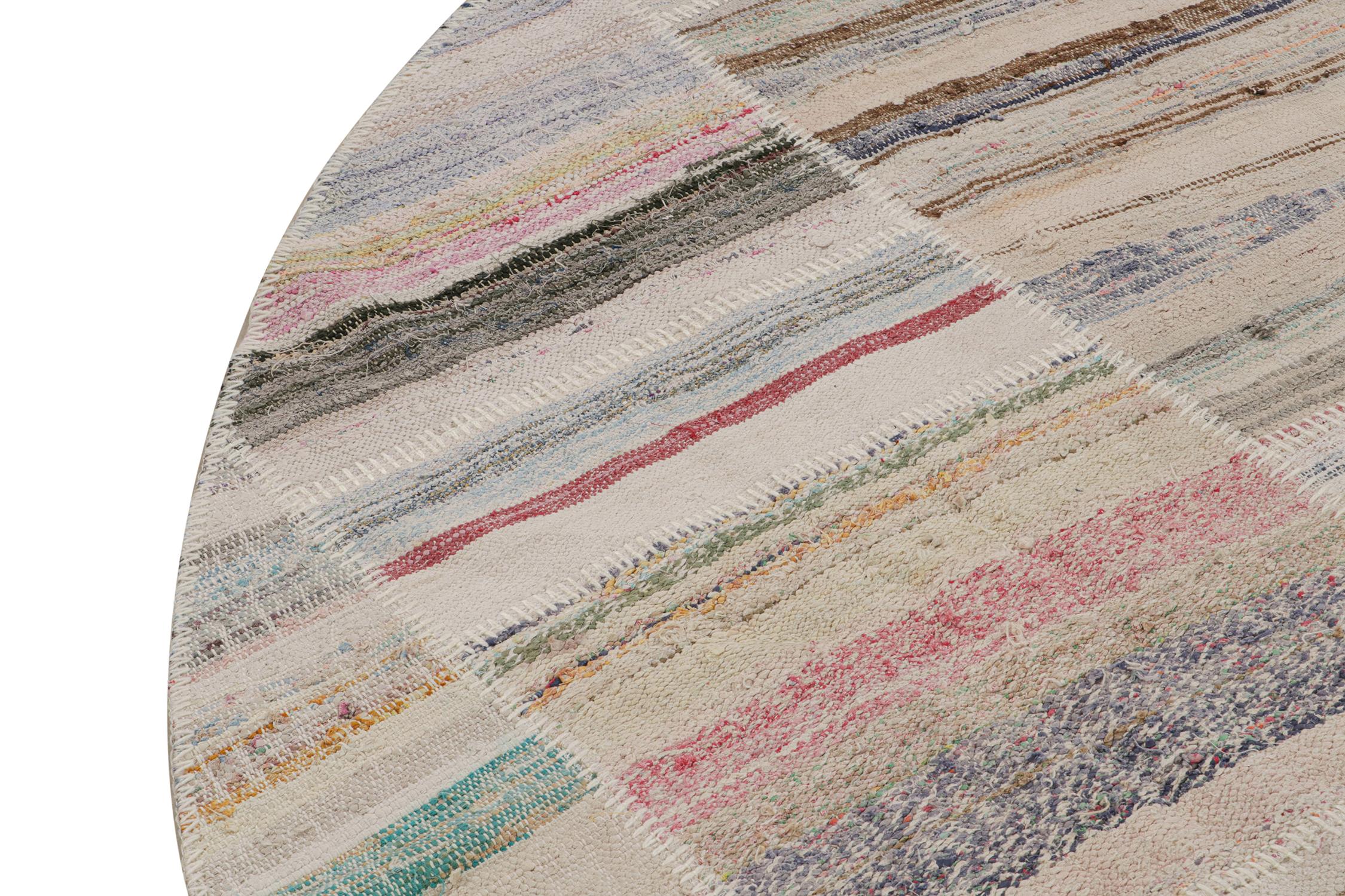 Rug & Kilims kreisförmiger Patchwork-Kilimteppich in mehrfarbigen Streifen (Handgeknüpft) im Angebot
