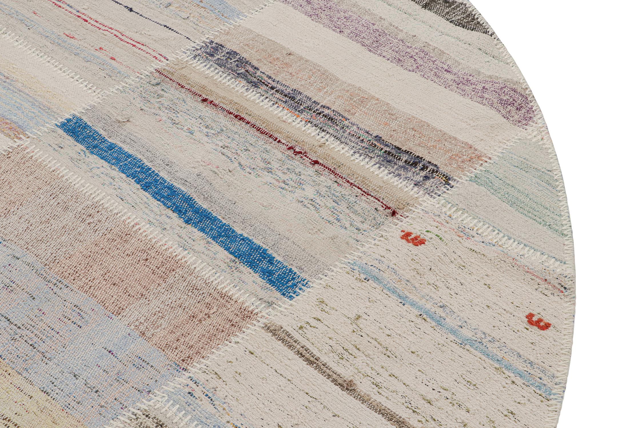 Rug & Kilims kreisförmiger Patchwork-Kilimteppich in mehrfarbigen Streifen (Handgeknüpft) im Angebot