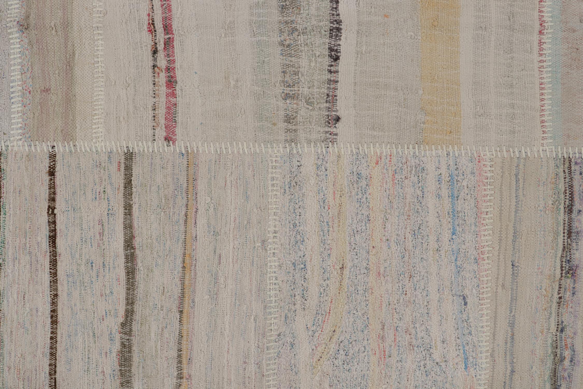 Rug & Kilims kreisförmiger Patchwork-Kilimteppich in mehrfarbigen Streifen (Handgeknüpft) im Angebot