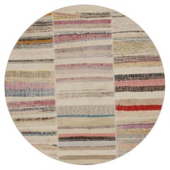 Rug & Kilim's Patchwork Kilim Circle Rug in Polychromatic Stripes (tapis circulaire en patchwork de Kilim à rayures polychromes)