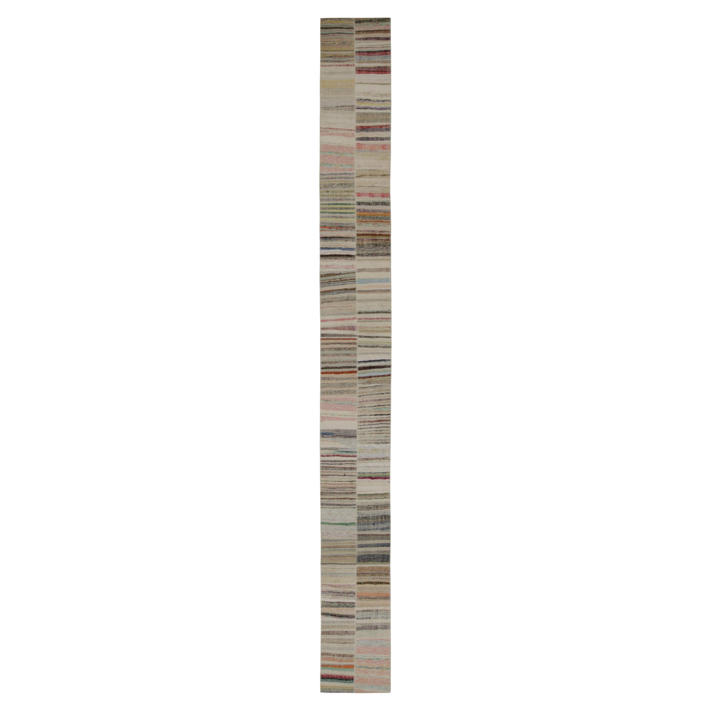 Rug & Kilim's Patchwork Kilim Extra-Langer Läufer in polychromen Streifen