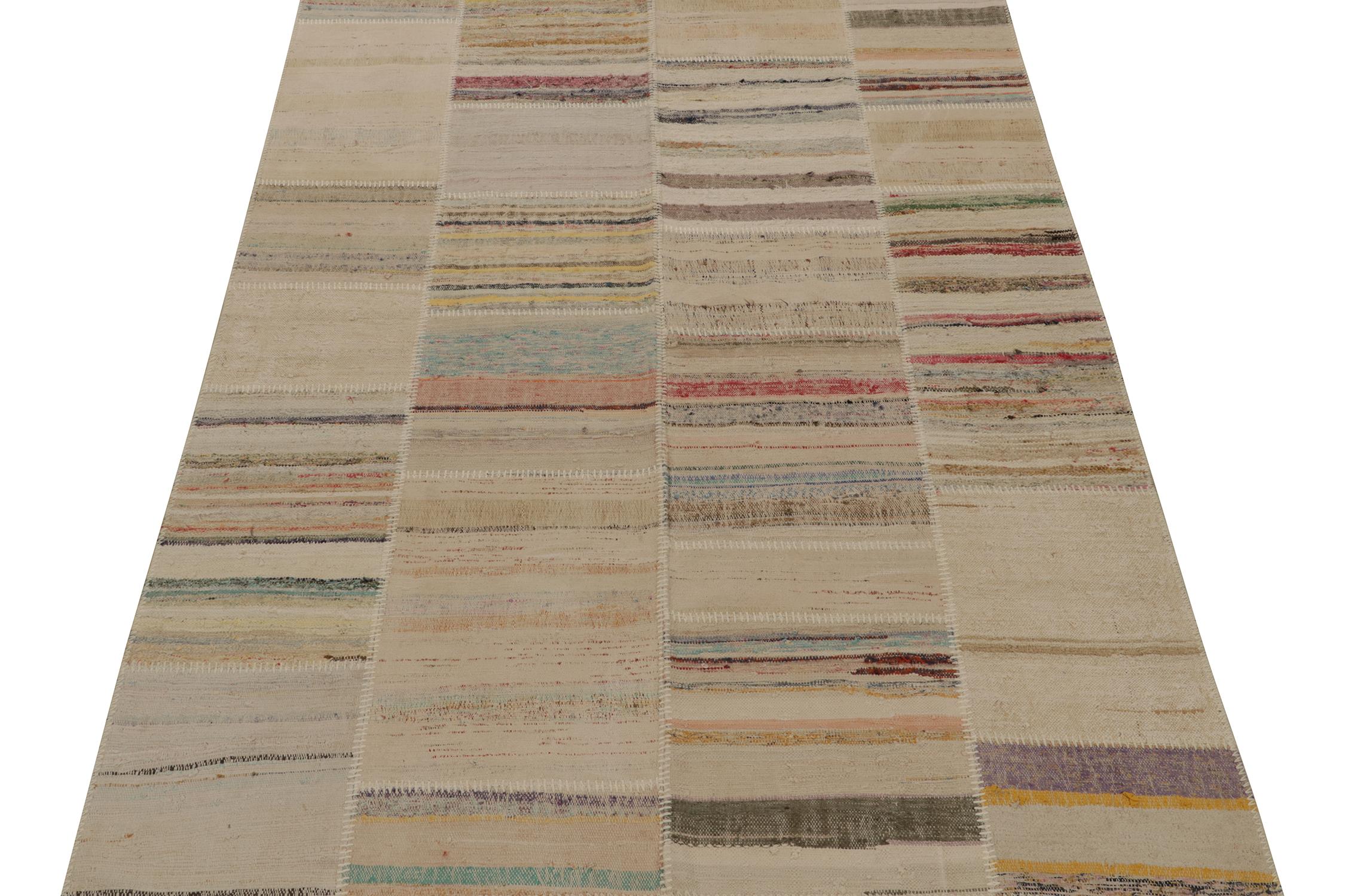 Patchwork-Kilim von Rug & Kilim in polychromen Streifen (Moderne) im Angebot