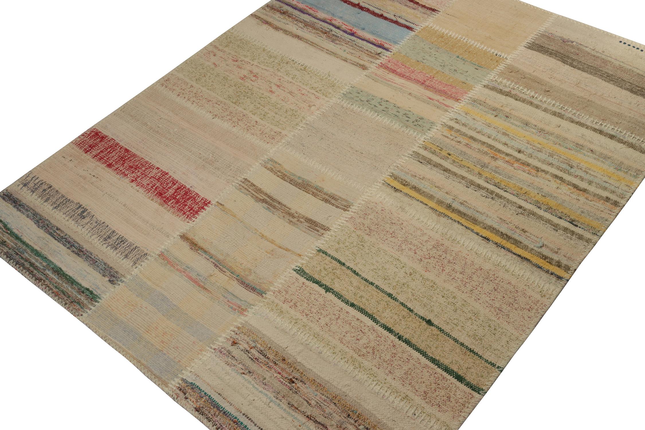 Patchwork-Kilim von Rug & Kilim in polychromen Streifen (Moderne) im Angebot