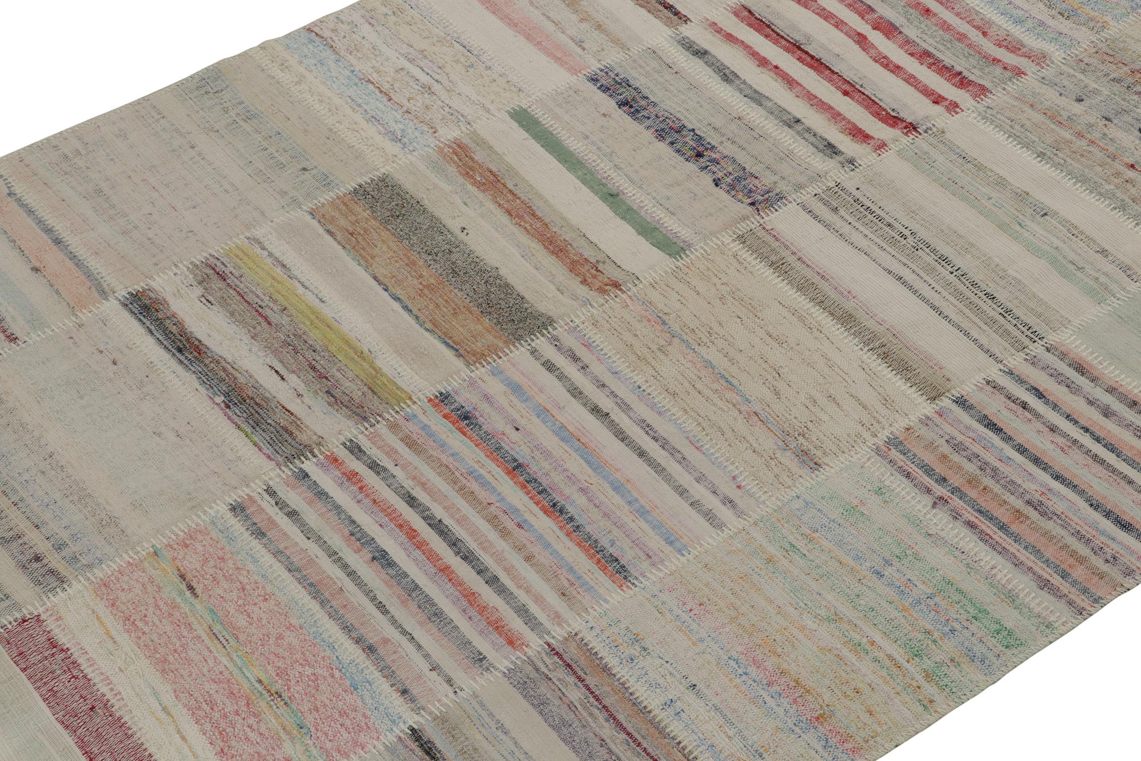 Patchwork-Kilim von Rug & Kilim in polychromen Streifen (Türkisch) im Angebot