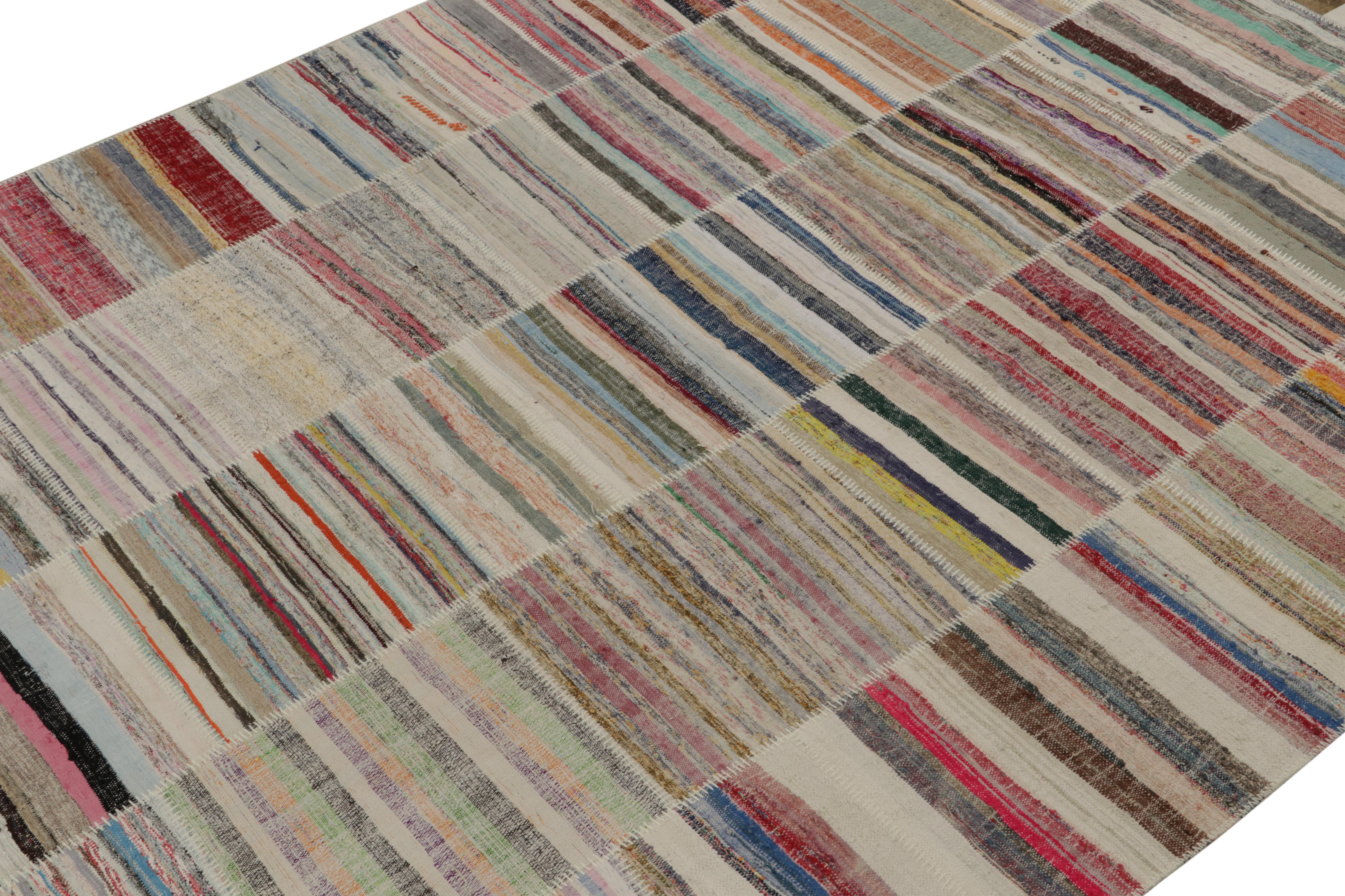 Patchwork-Kilim von Rug & Kilim in polychromen Streifen (Türkisch) im Angebot