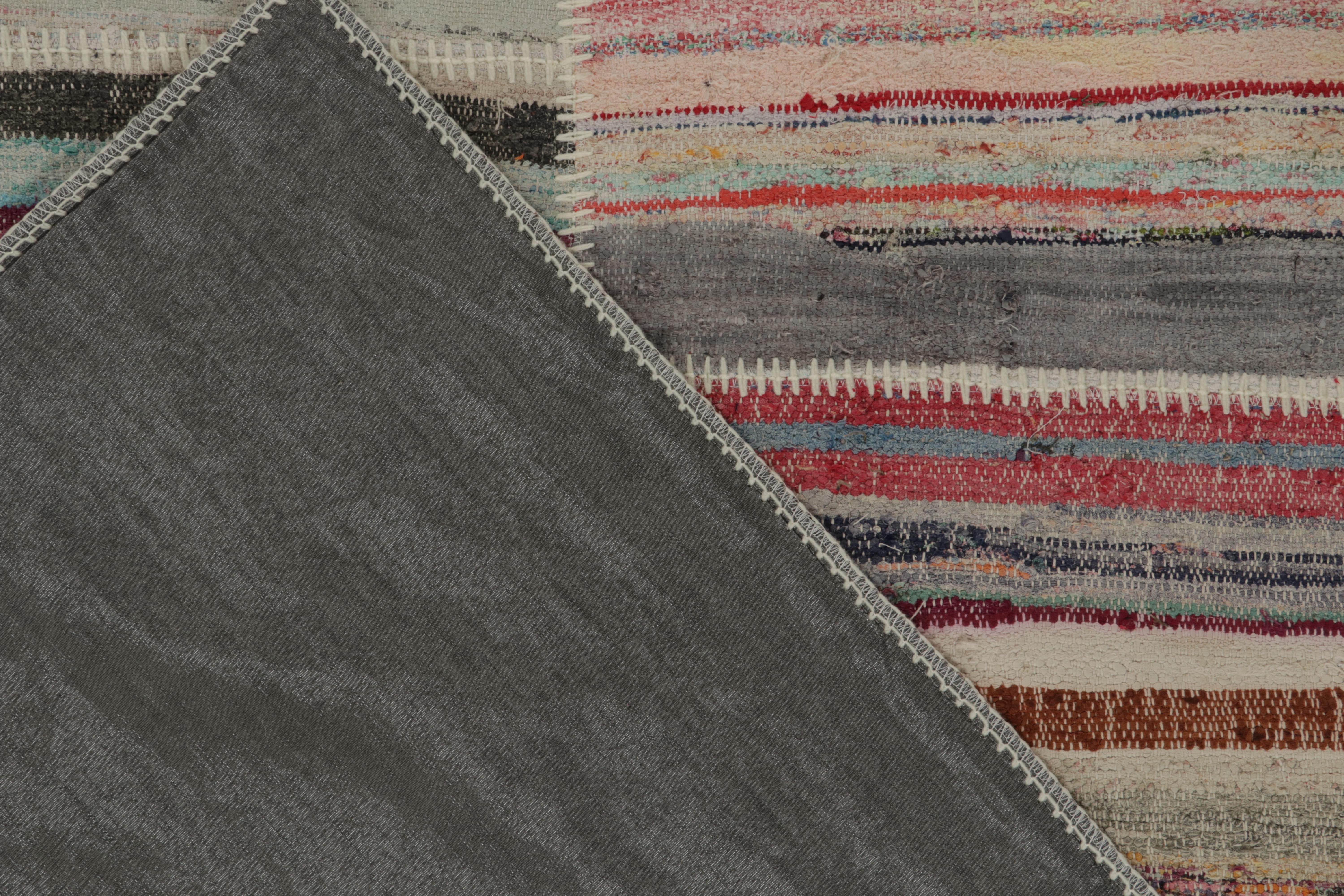 Patchwork-Kilim von Rug & Kilim in polychromen Streifen im Zustand „Neu“ im Angebot in Long Island City, NY