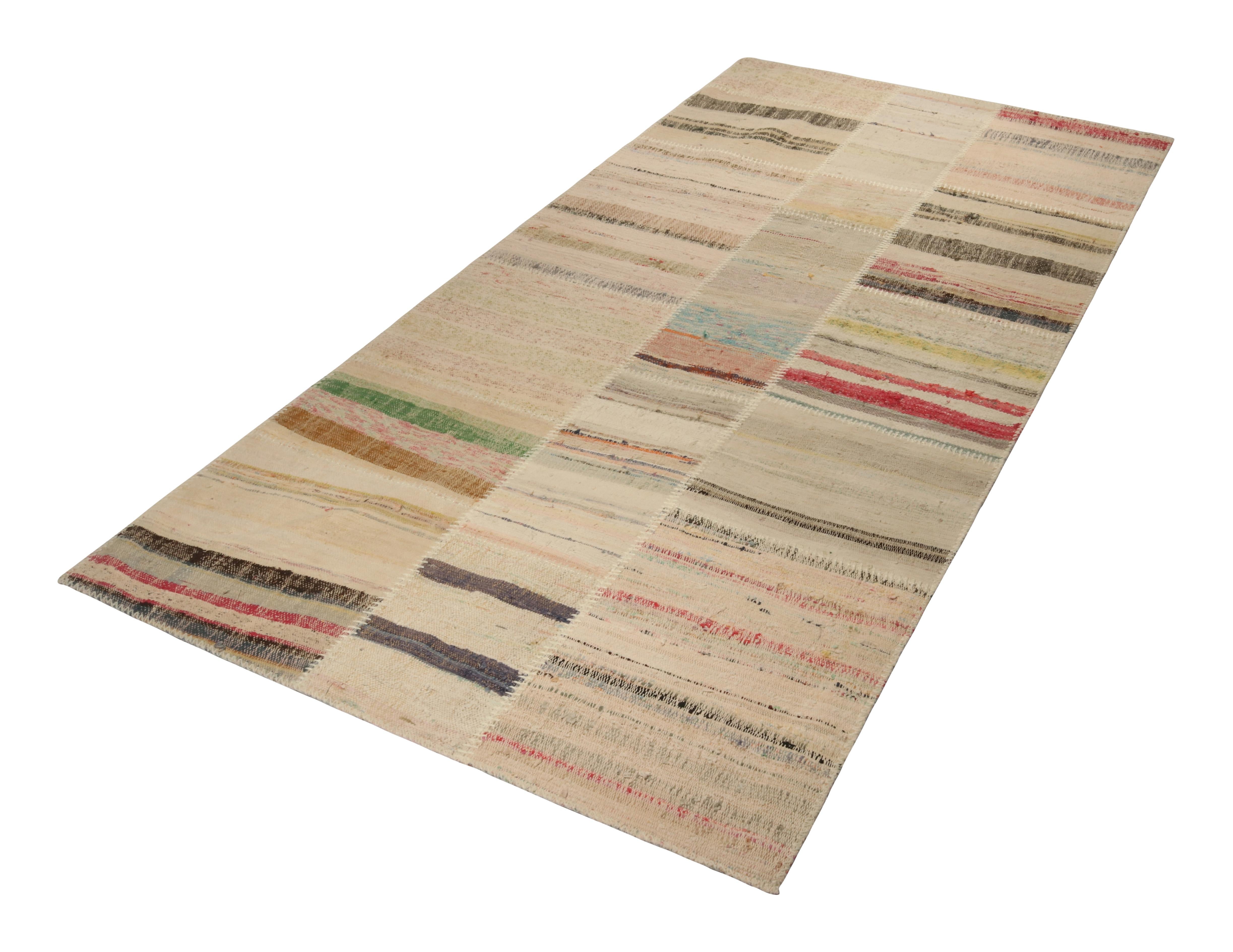 Tessuto a mano in lana, Rug & Kilim presenta un tappeto 4x8 della sua nuova e innovativa collezione di kilim patchwork. 

Sul design: 

Questa tecnica di tessitura piatta riutilizza filati vintage in strisce e striature policrome, ottenendo un look