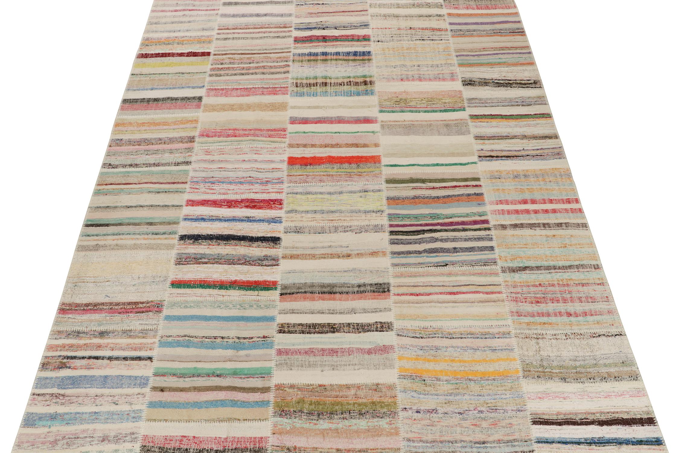 Patchwork-Kilim-Teppich von Rug & Kilim in mehrfarbigen Streifen (Moderne) im Angebot