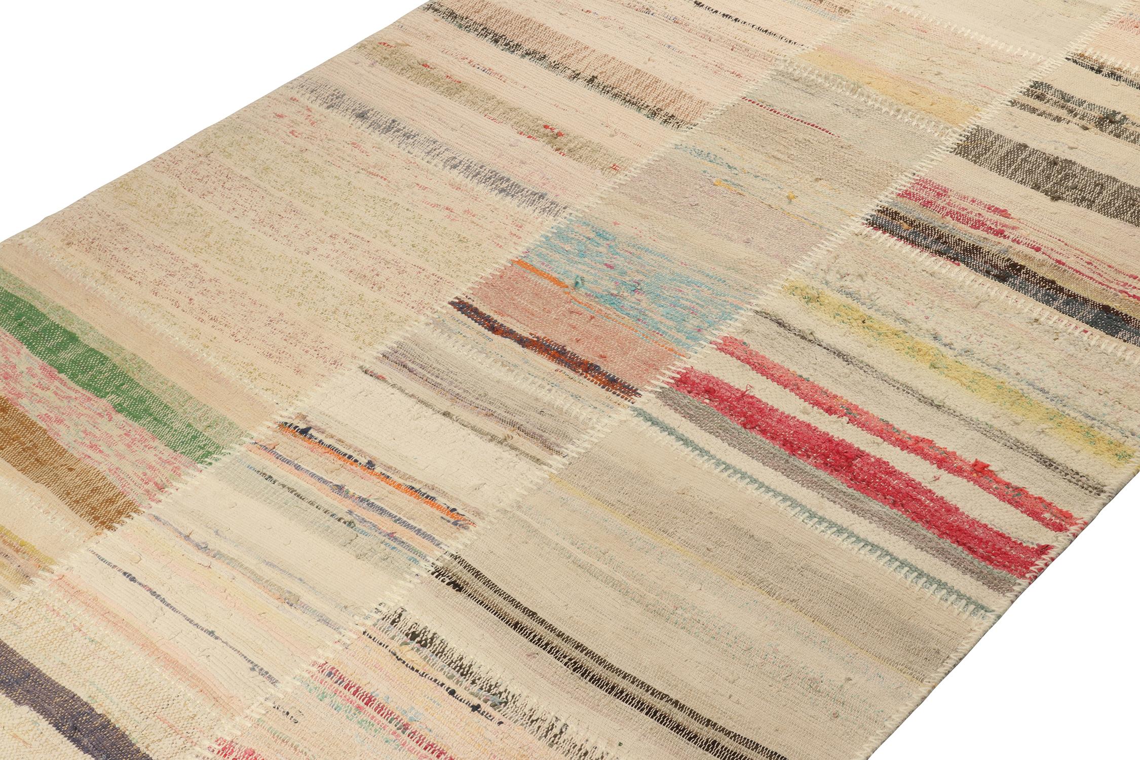 Moderno Rug & Kilim - Tappeto patchwork Kilim a strisce policrome in vendita