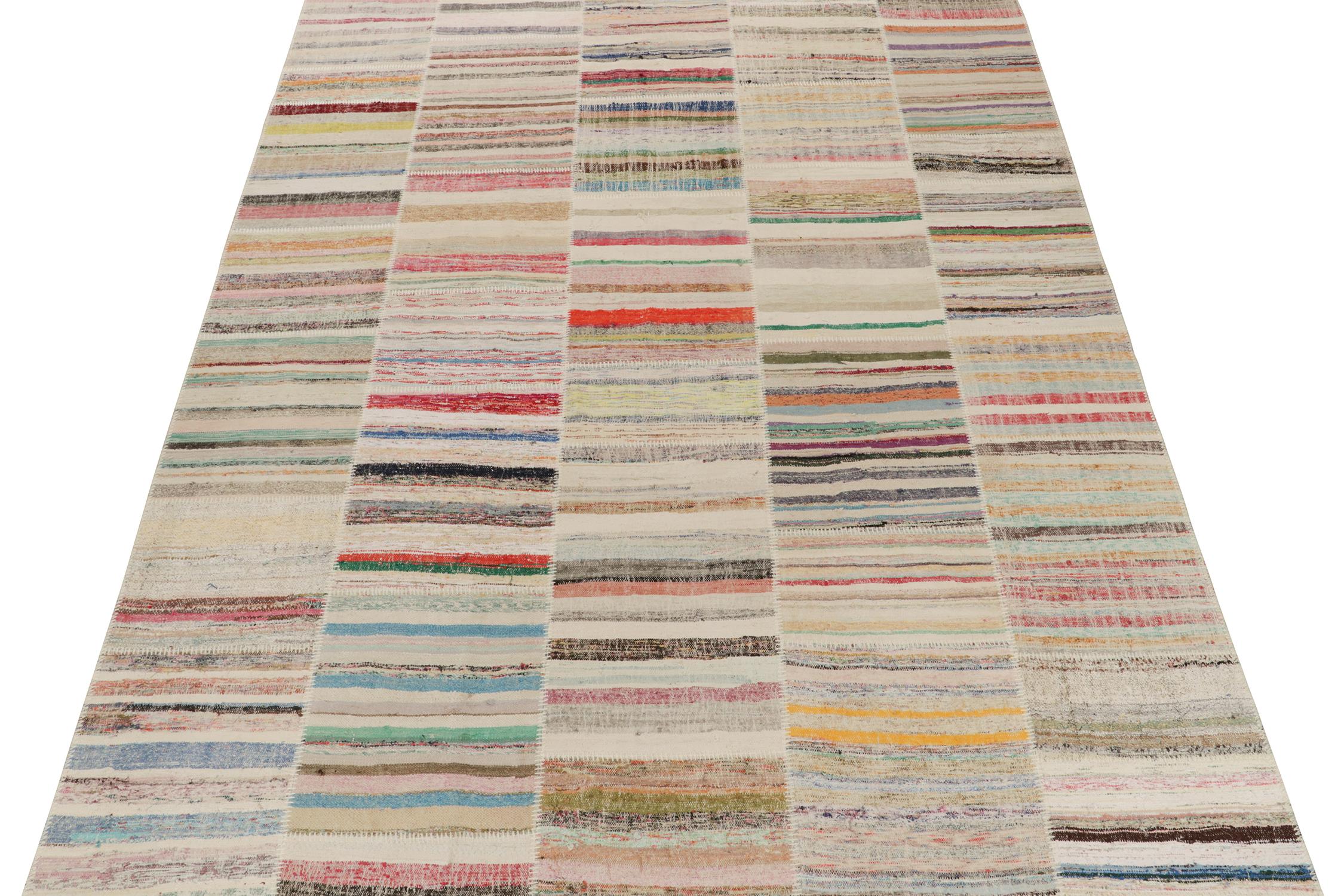 Moderno Rug & Kilim - Tappeto patchwork Kilim a strisce policrome in vendita