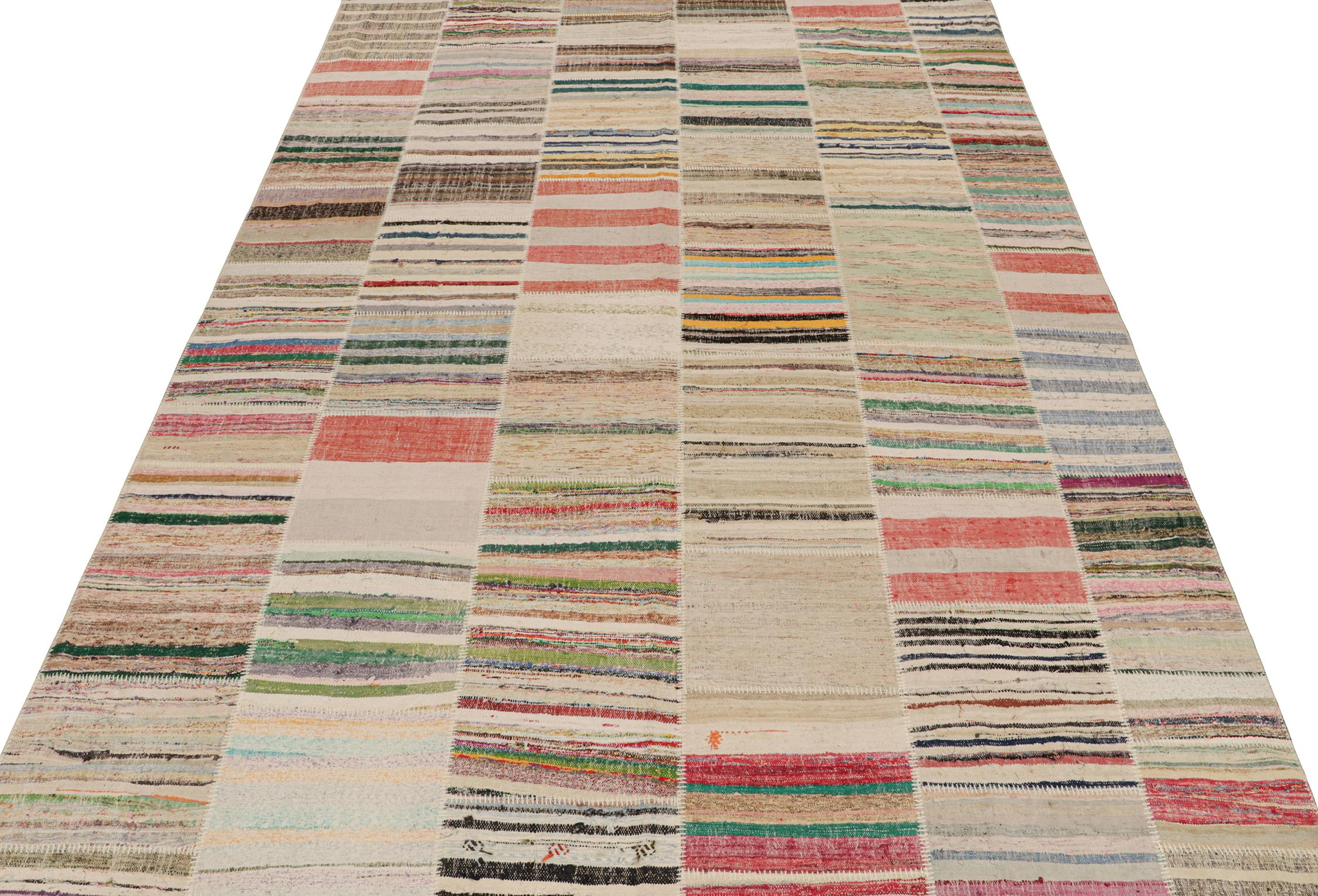 Patchwork-Kilim-Teppich von Rug & Kilim in mehrfarbigen Streifen (Moderne) im Angebot