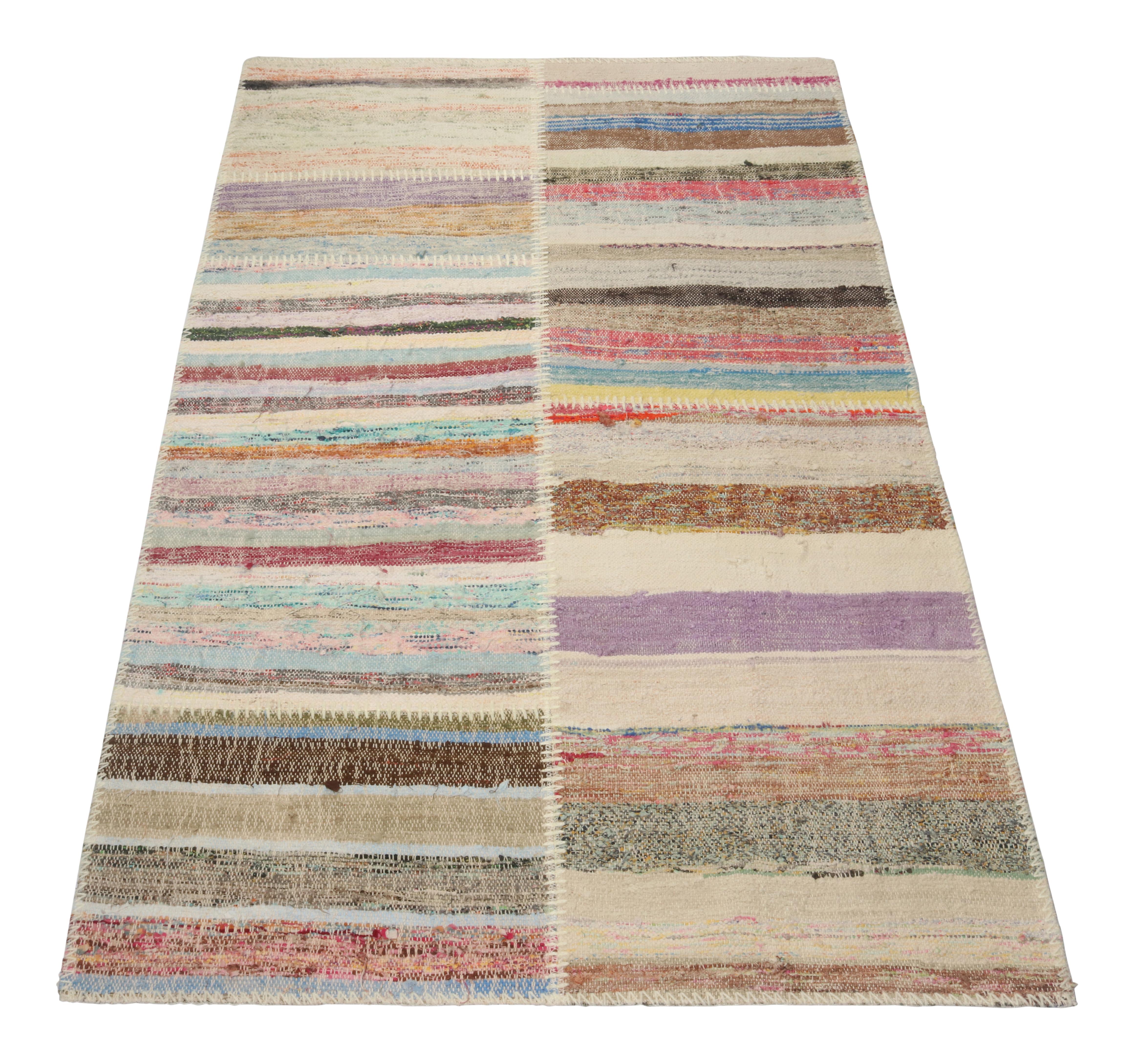 Moderno Rug & Kilim - Tappeto patchwork Kilim a strisce policrome in vendita