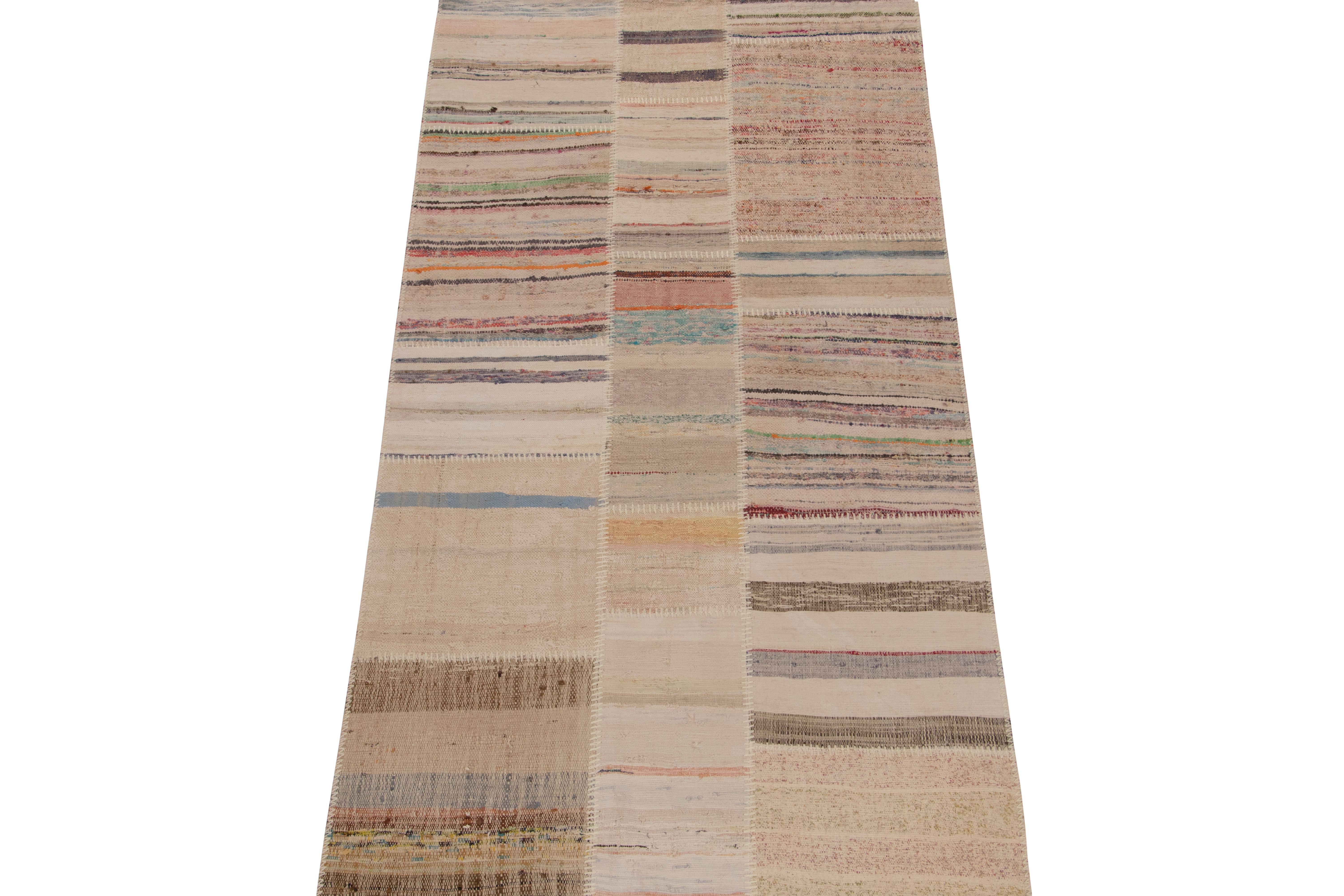 Moderno Rug & Kilim - Tappeto patchwork Kilim a strisce policrome in vendita