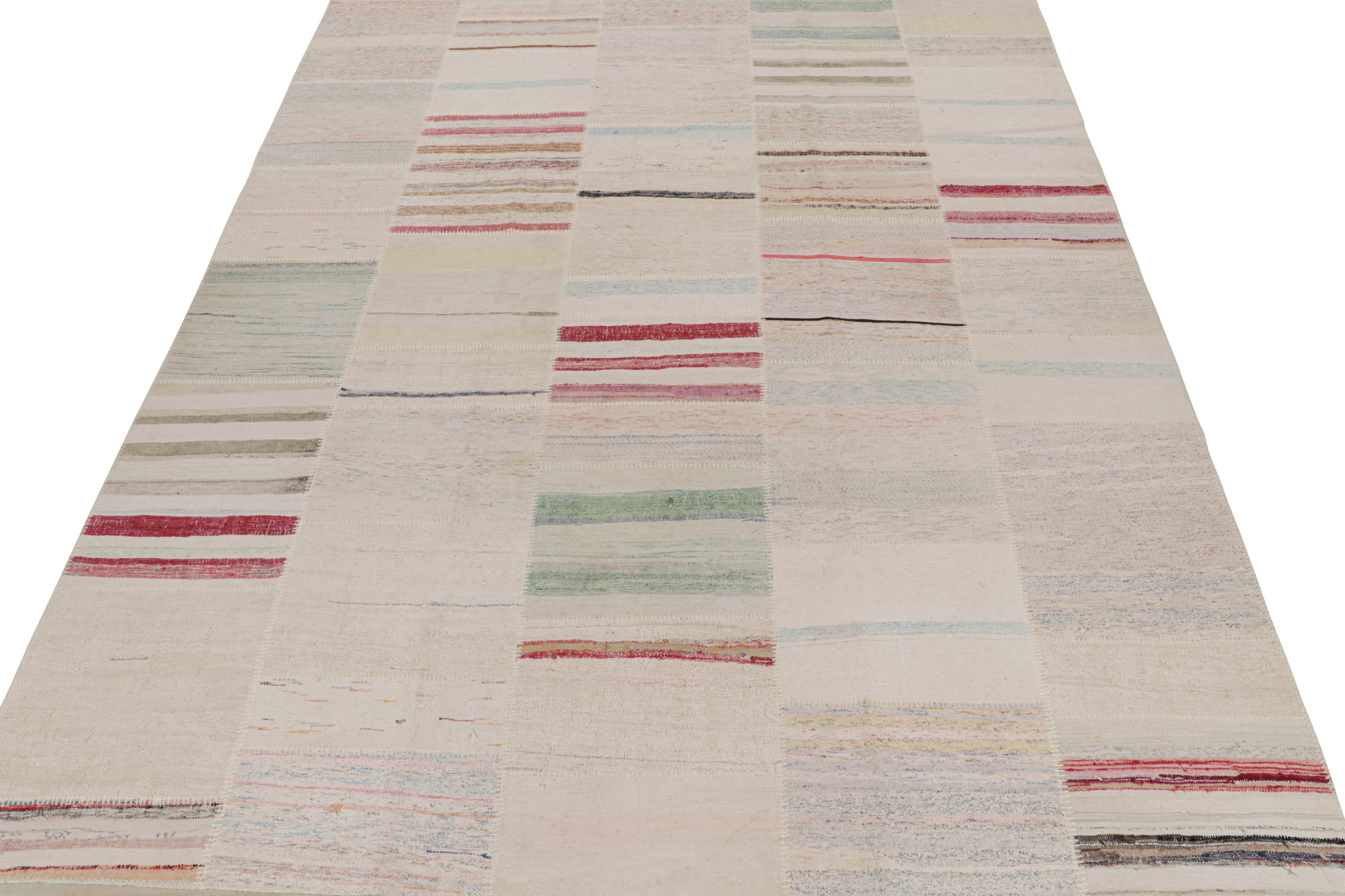 Moderno Rug & Kilim - Tappeto patchwork Kilim a strisce policrome in vendita