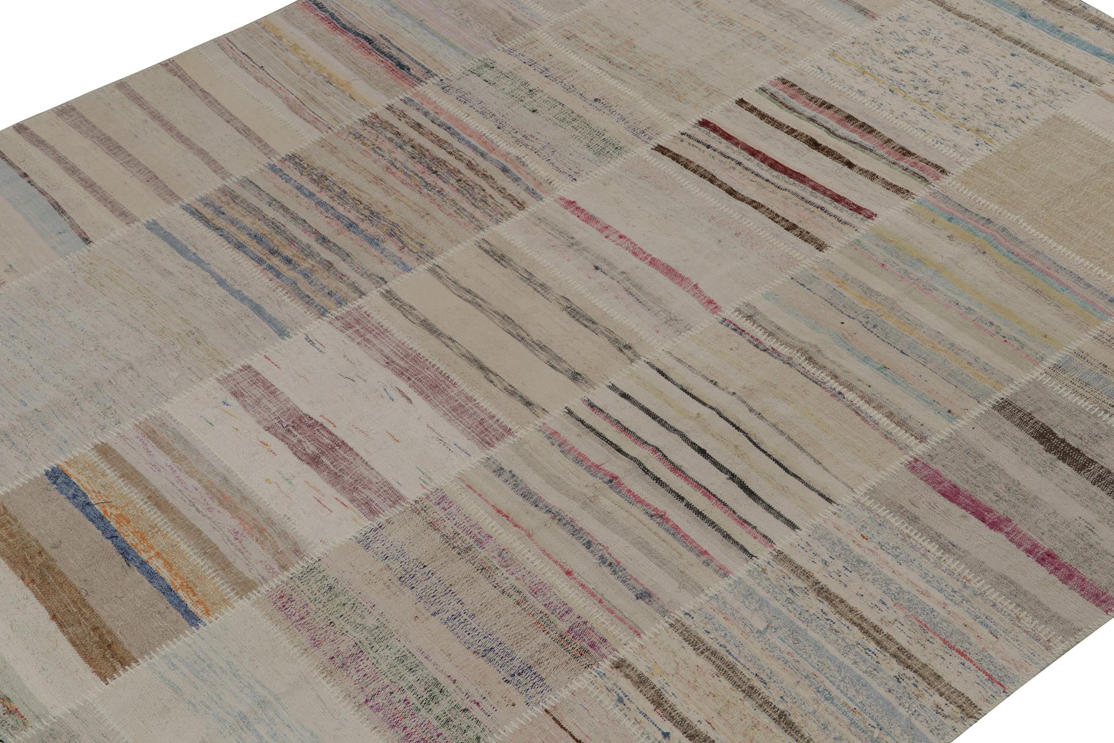 Patchwork-Kilim-Teppich von Rug & Kilim in mehrfarbigen Streifen (Türkisch) im Angebot