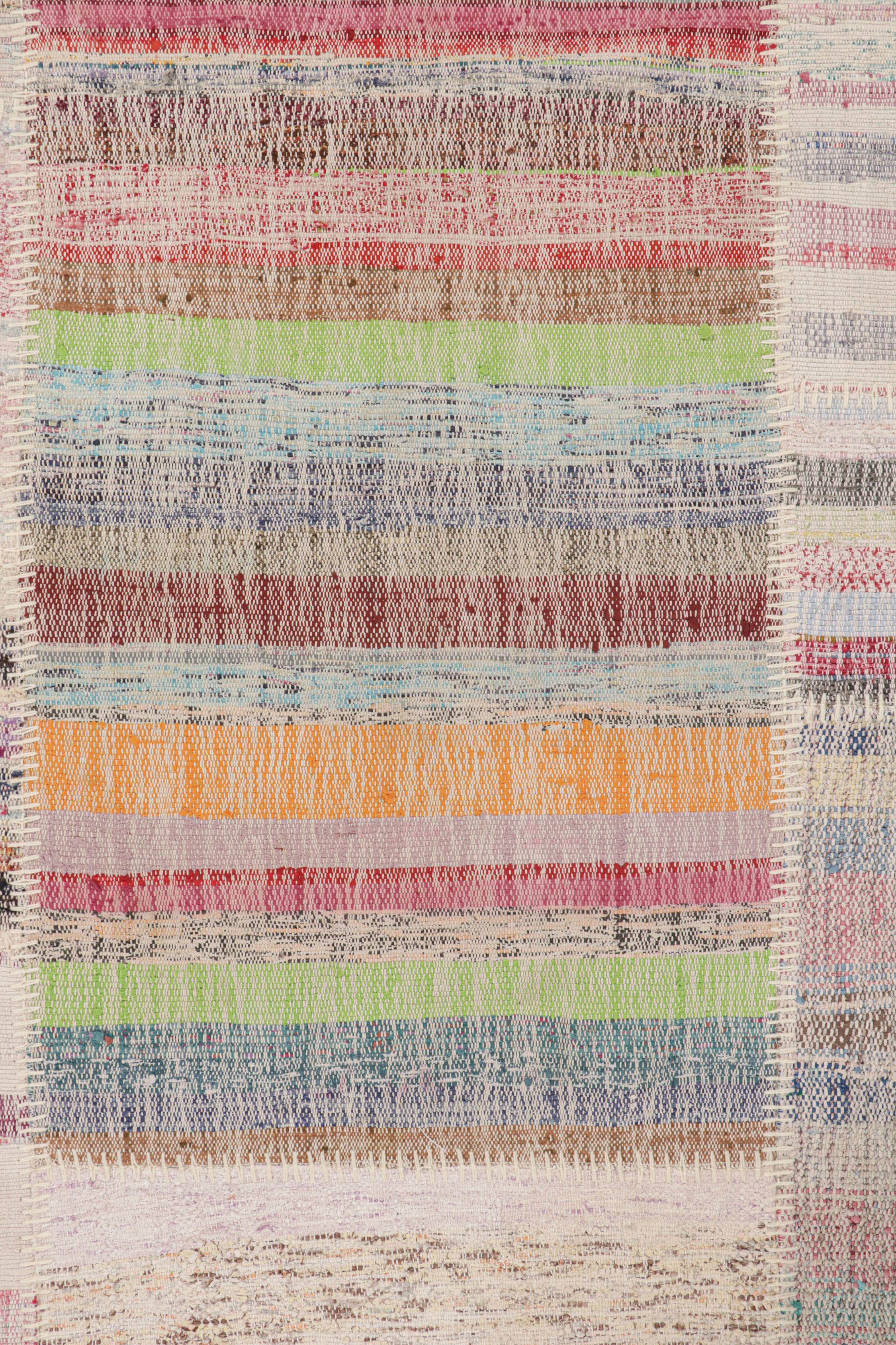 Annodato a mano Rug & Kilim - Tappeto patchwork Kilim a strisce policrome in vendita
