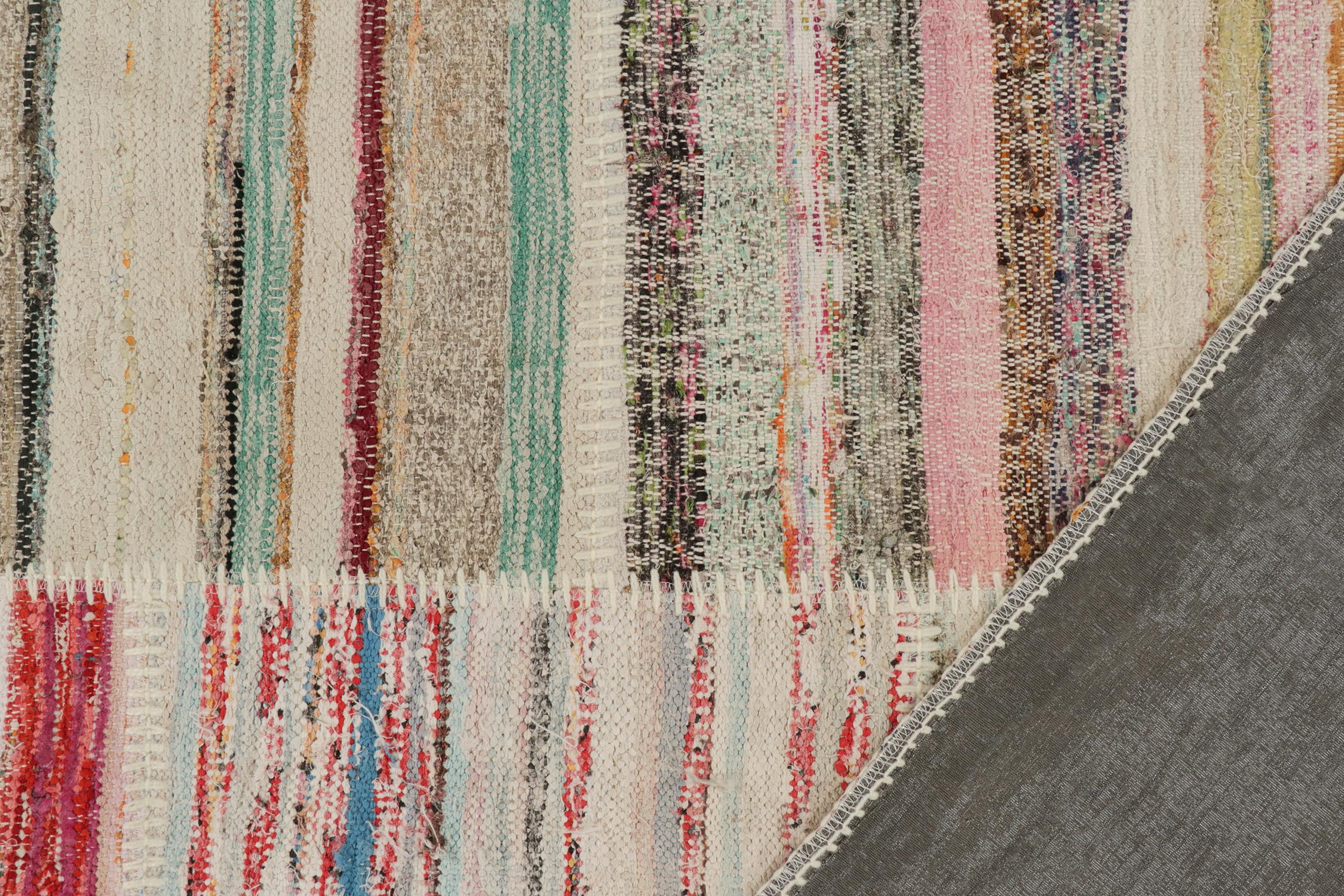 XXI secolo e contemporaneo Rug & Kilim - Tappeto patchwork Kilim a strisce policrome in vendita
