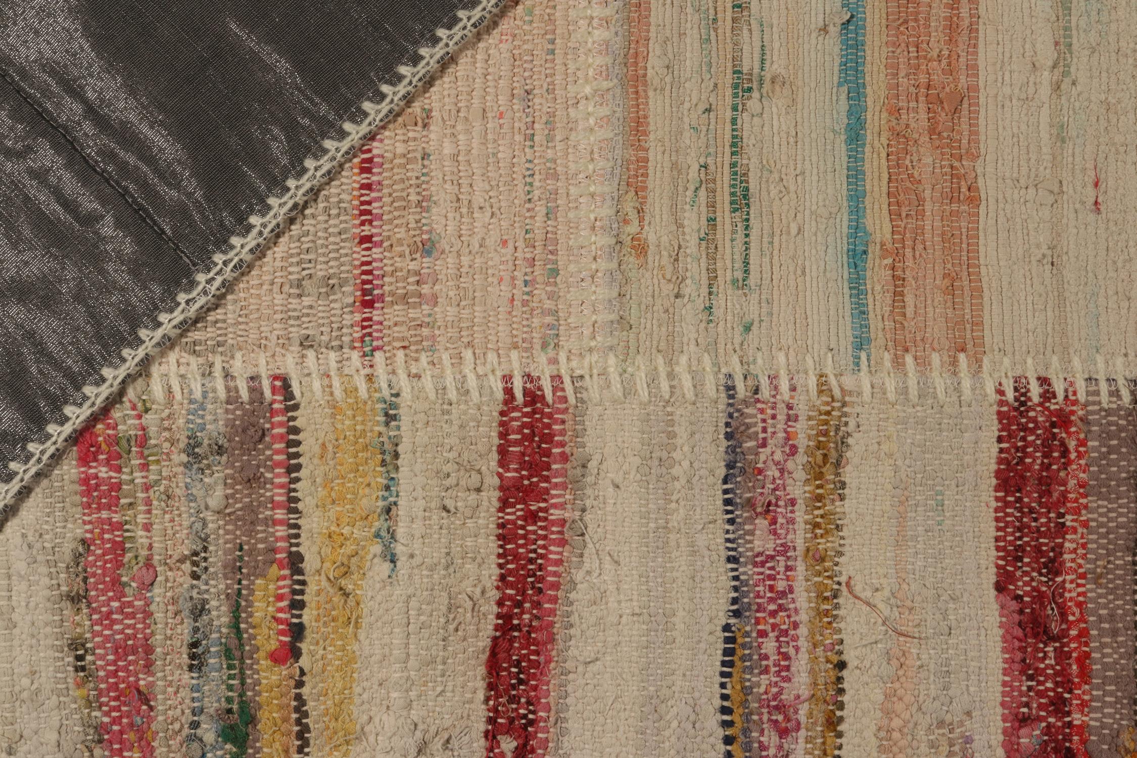 Patchwork-Kilim-Teppich von Rug & Kilim in mehrfarbigen Streifen (21. Jahrhundert und zeitgenössisch) im Angebot