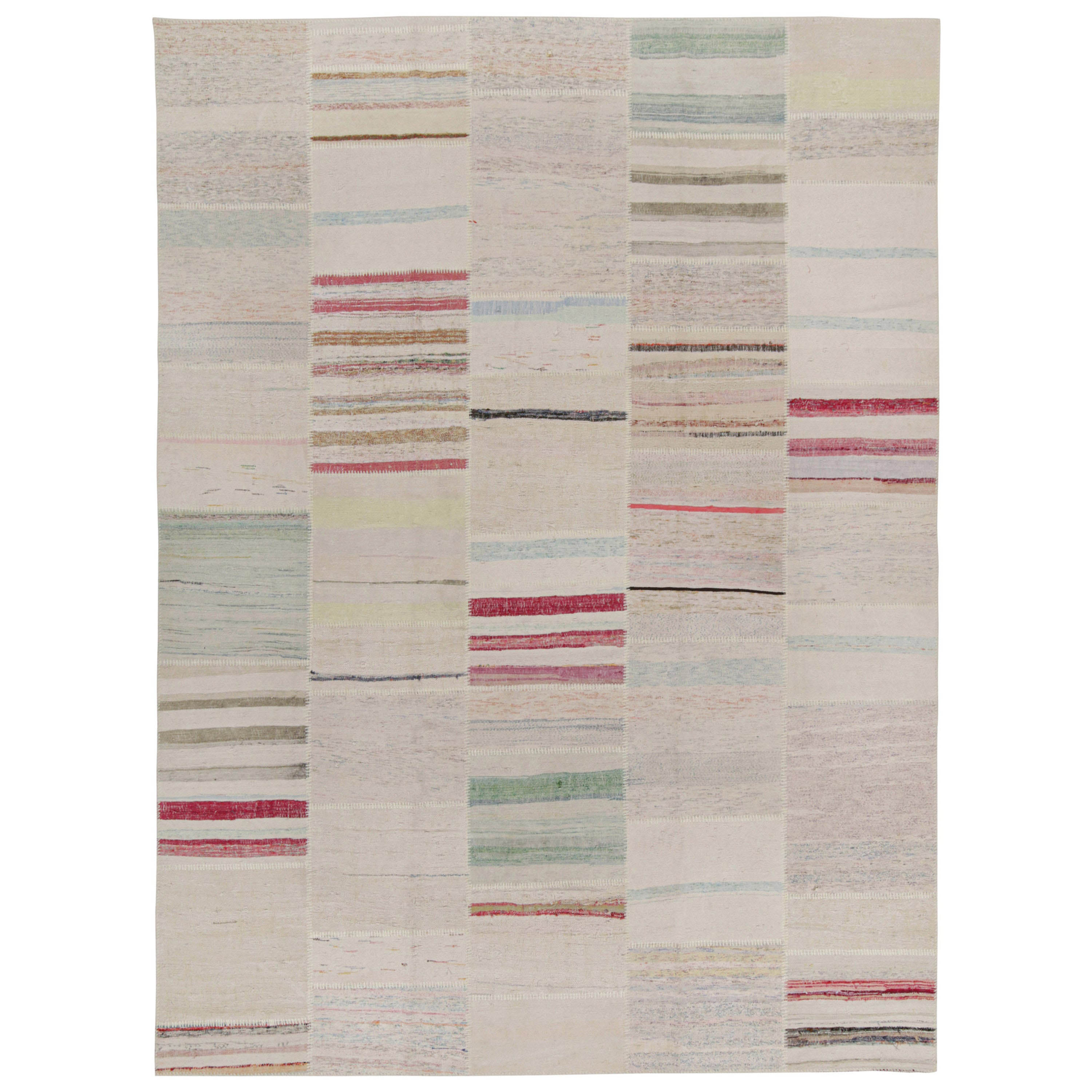 Tapis Kilim Patchwork à rayures polychromes de Rug & Kilim