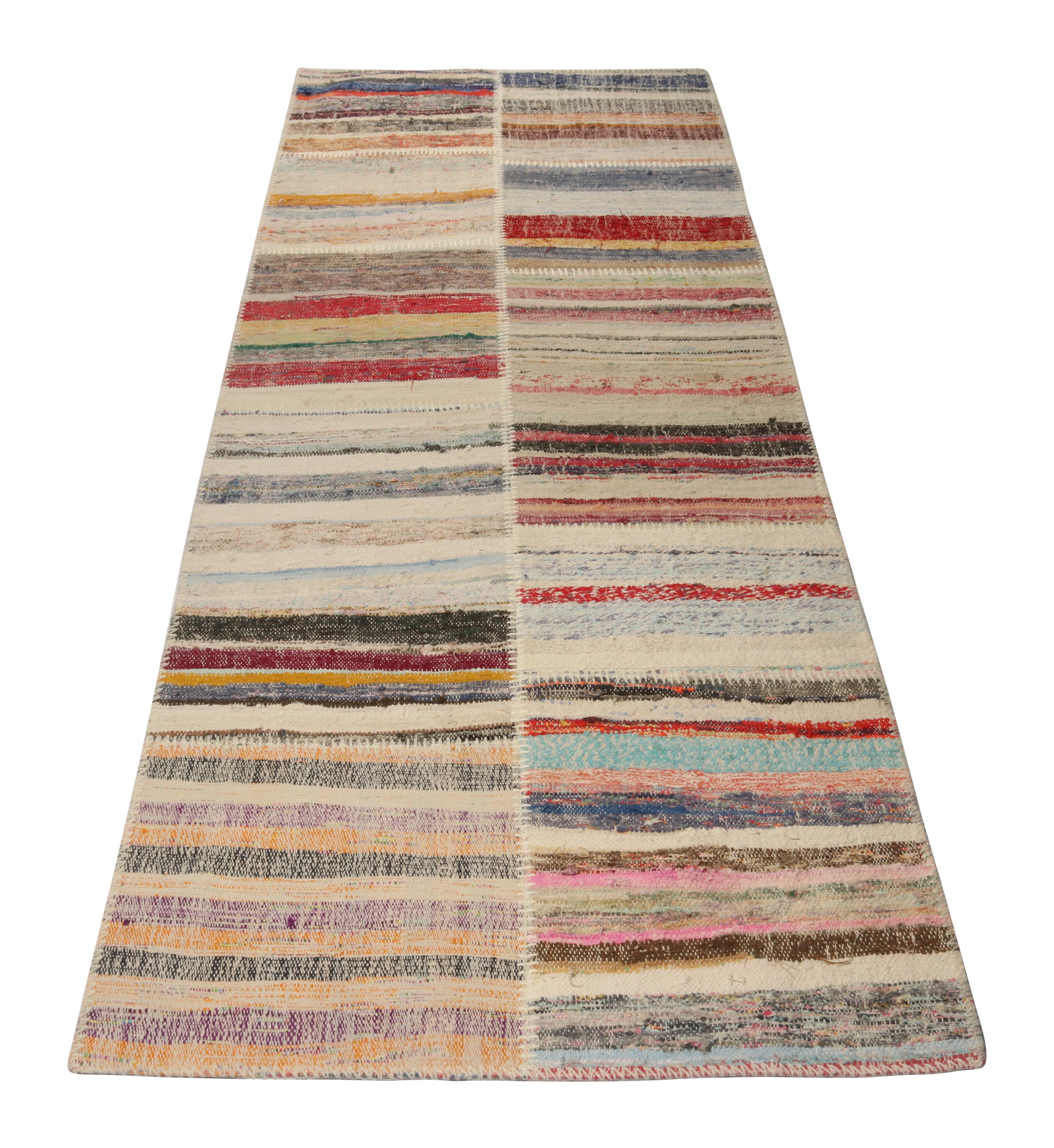 Rug & Kilim's Patchwork-Kilim-Läufer in polychromen Streifen (Moderne) im Angebot