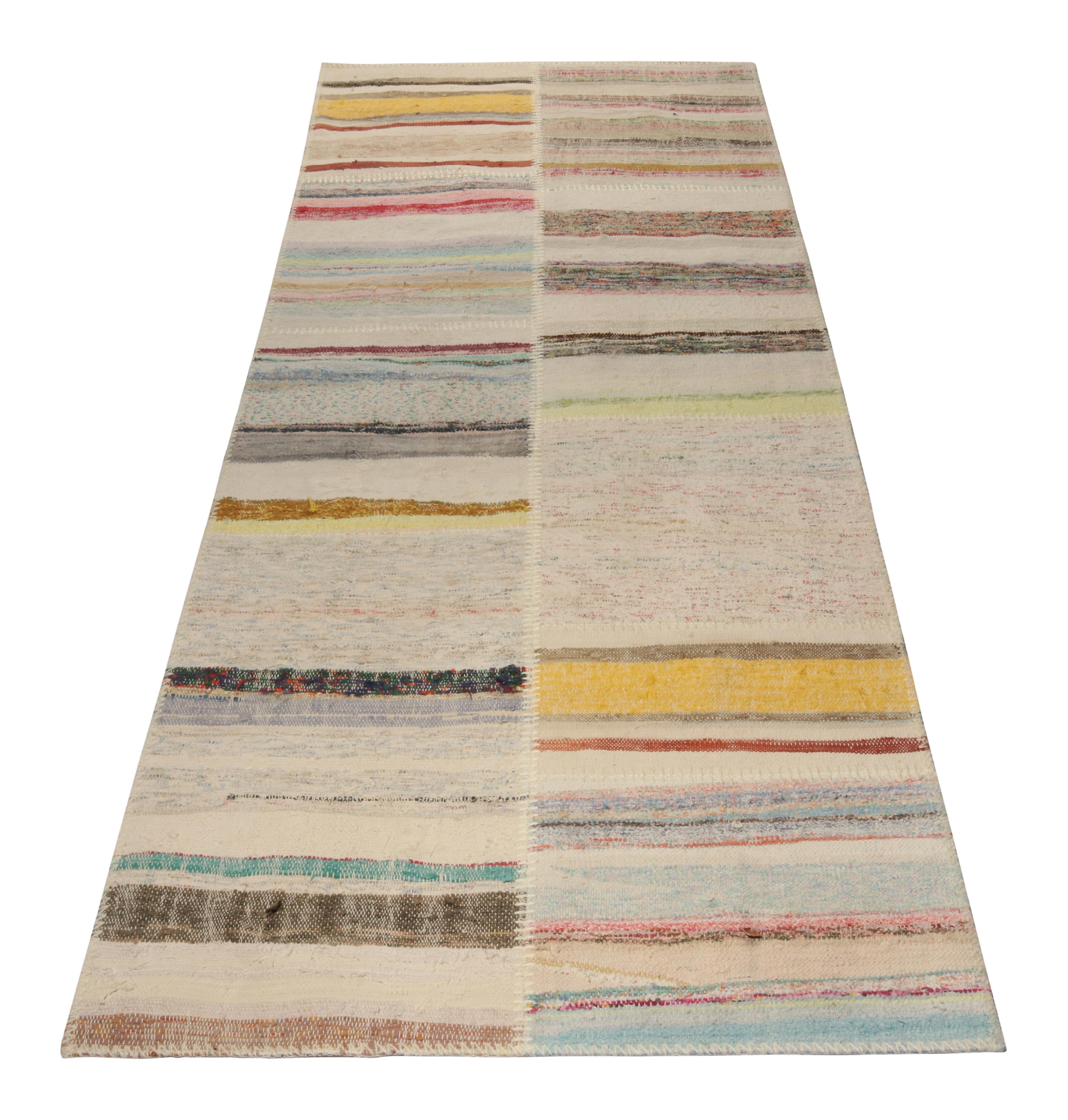 Rug & Kilim's Patchwork-Kilim-Läufer in polychromen Streifen (Moderne) im Angebot