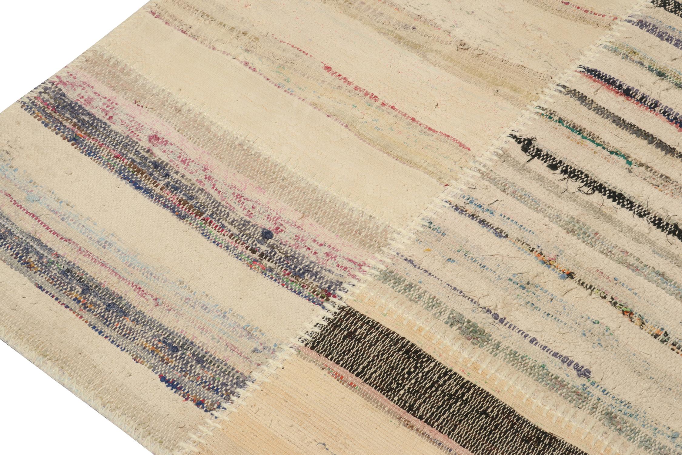 Rug & Kilim's Patchwork-Kilim-Läufer in polychromen Streifen (Türkisch) im Angebot
