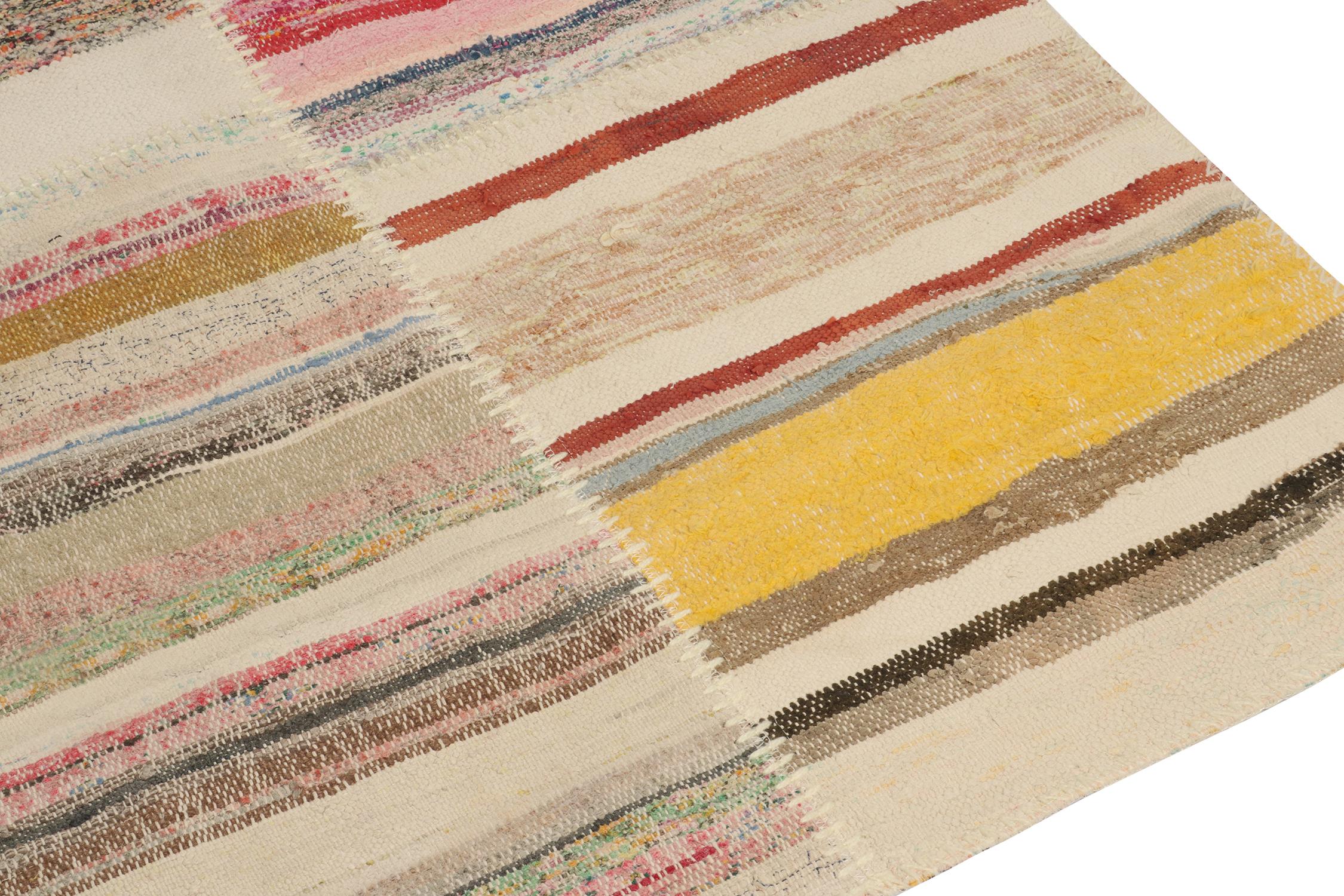 Rug & Kilim's Patchwork-Kilim-Läufer in polychromen Streifen (Handgeknüpft) im Angebot