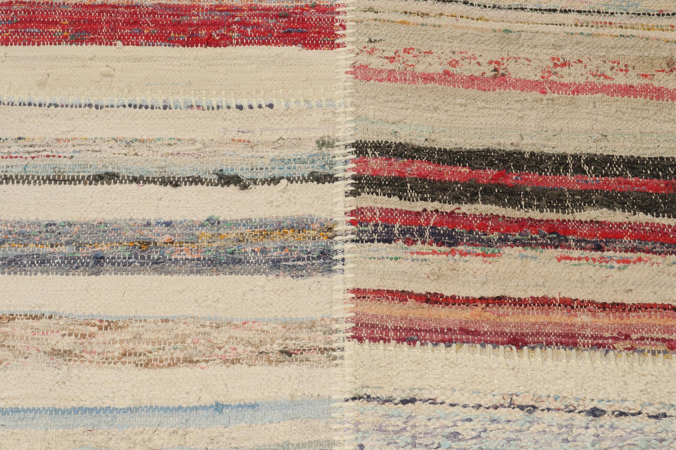 Rug & Kilim's Patchwork-Kilim-Läufer in polychromen Streifen im Zustand „Neu“ im Angebot in Long Island City, NY