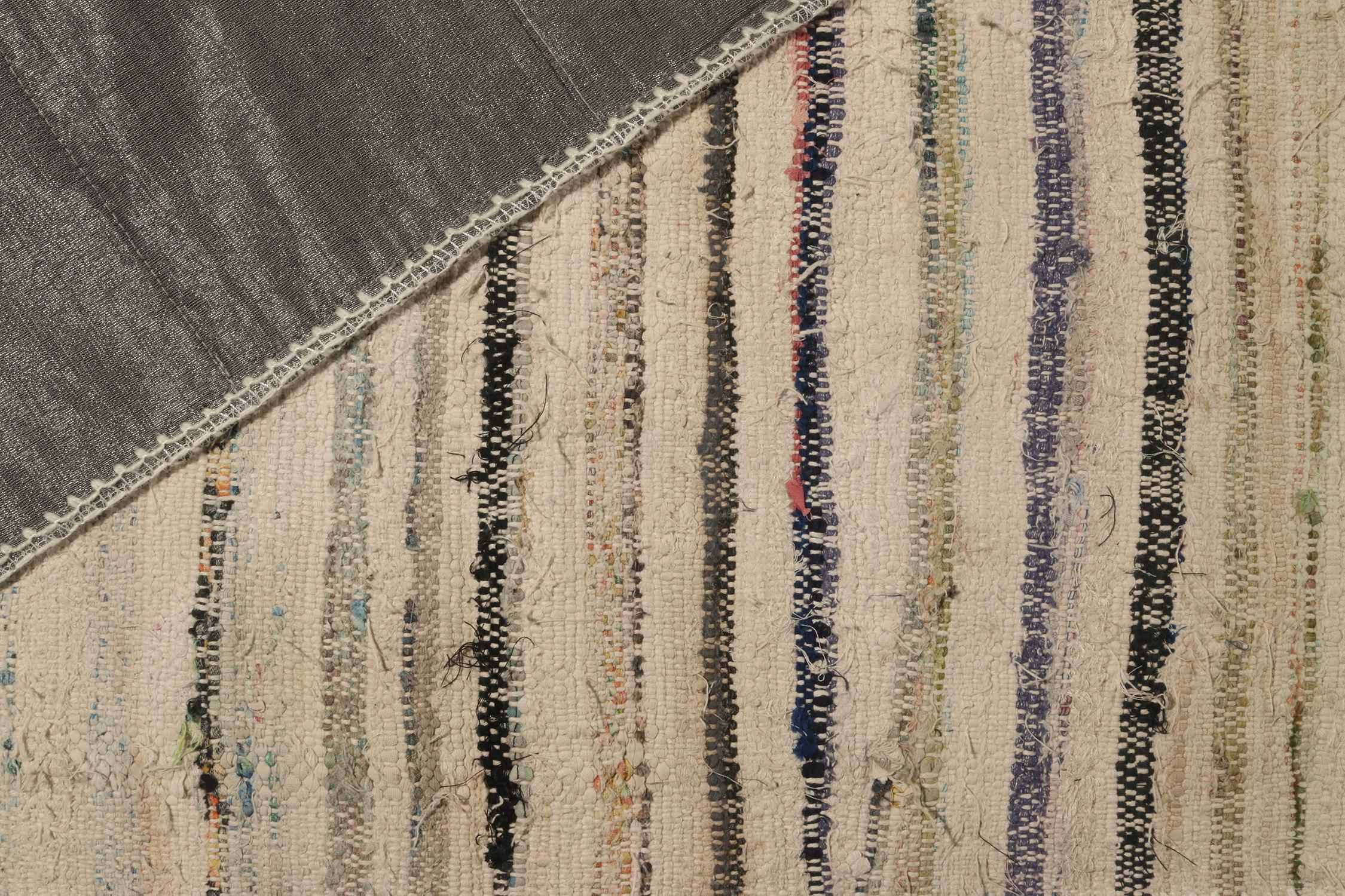 Rug & Kilim's Patchwork-Kilim-Läufer in polychromen Streifen im Zustand „Neu“ im Angebot in Long Island City, NY