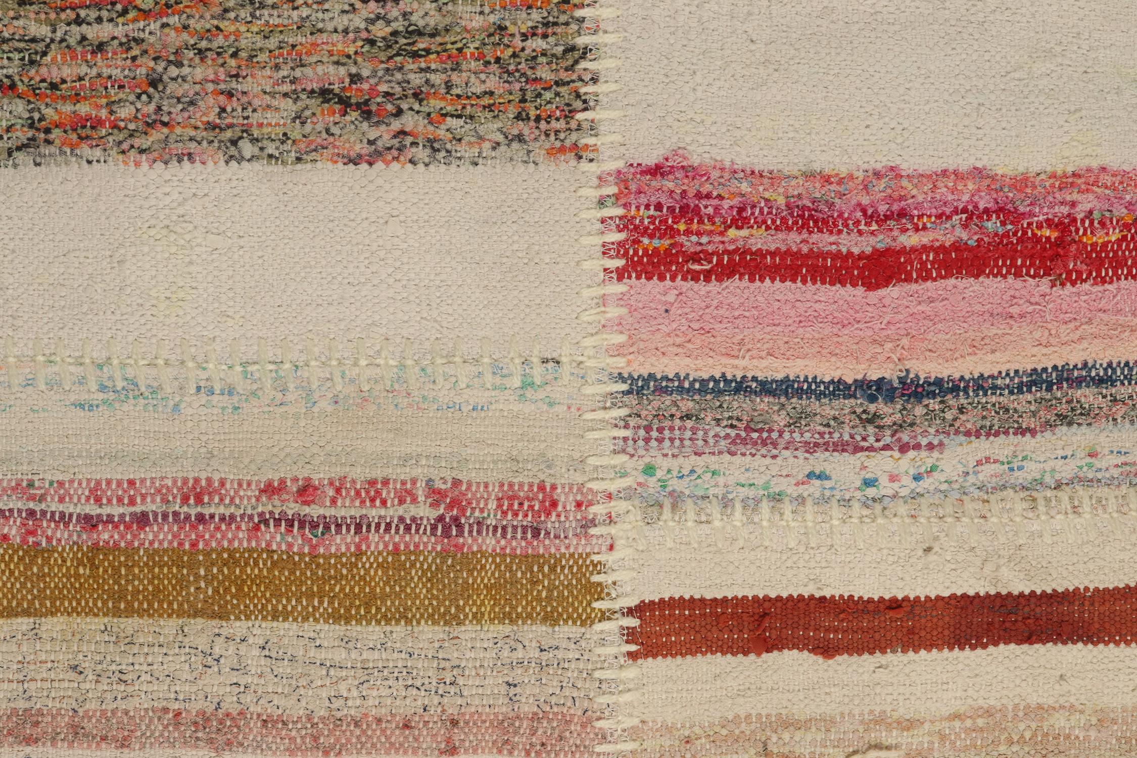 Rug & Kilim's Patchwork-Kilim-Läufer in polychromen Streifen im Zustand „Neu“ im Angebot in Long Island City, NY