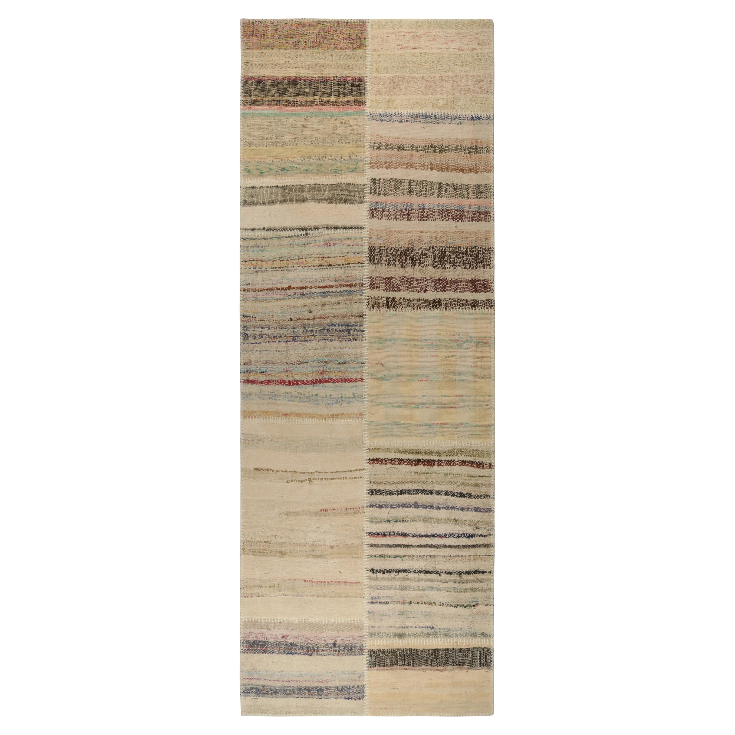 Rug & Kilim's Patchwork-Kilim-Läufer in polychromen Streifen