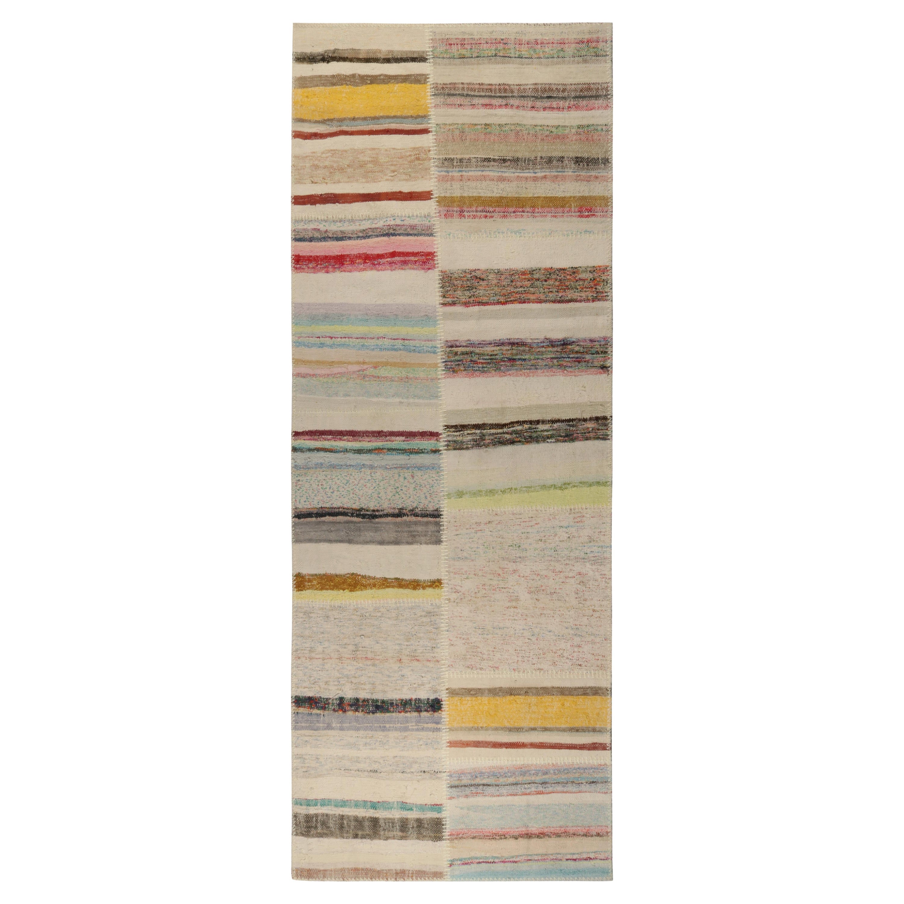 Rug & Kilim's Patchwork-Kilim-Läufer in polychromen Streifen im Angebot