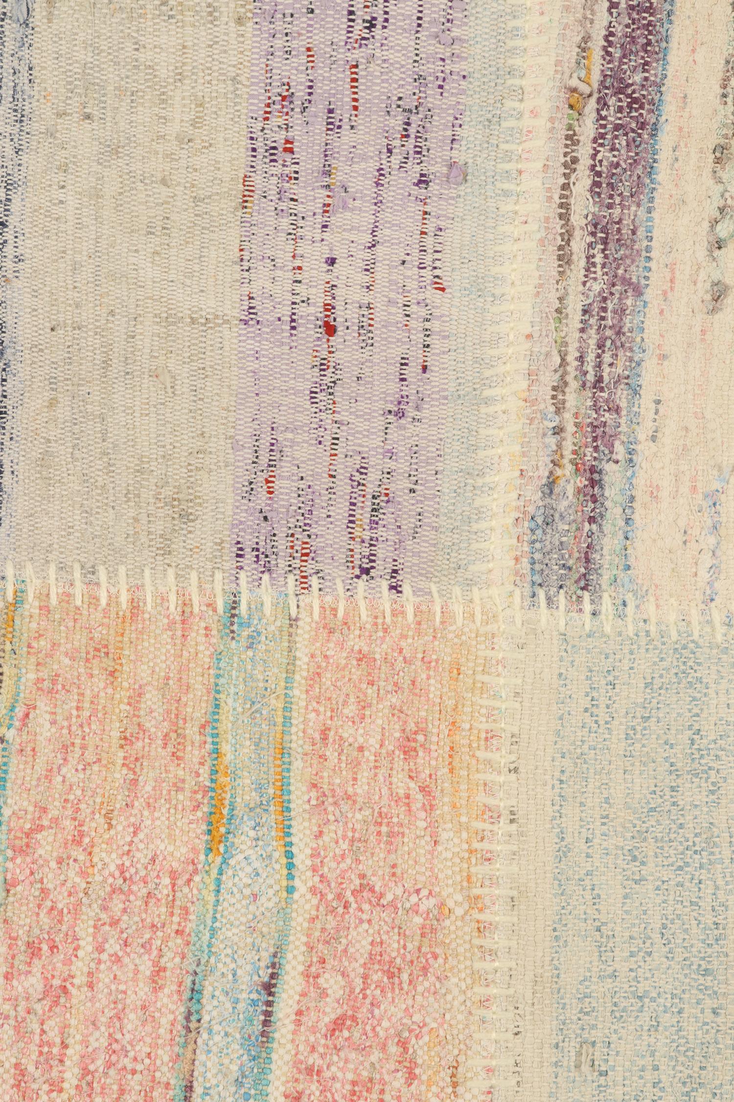 Rug & Kilims quadratischer Patchwork-Kilimteppich in mehrfarbigen Streifen im Zustand „Neu“ im Angebot in Long Island City, NY