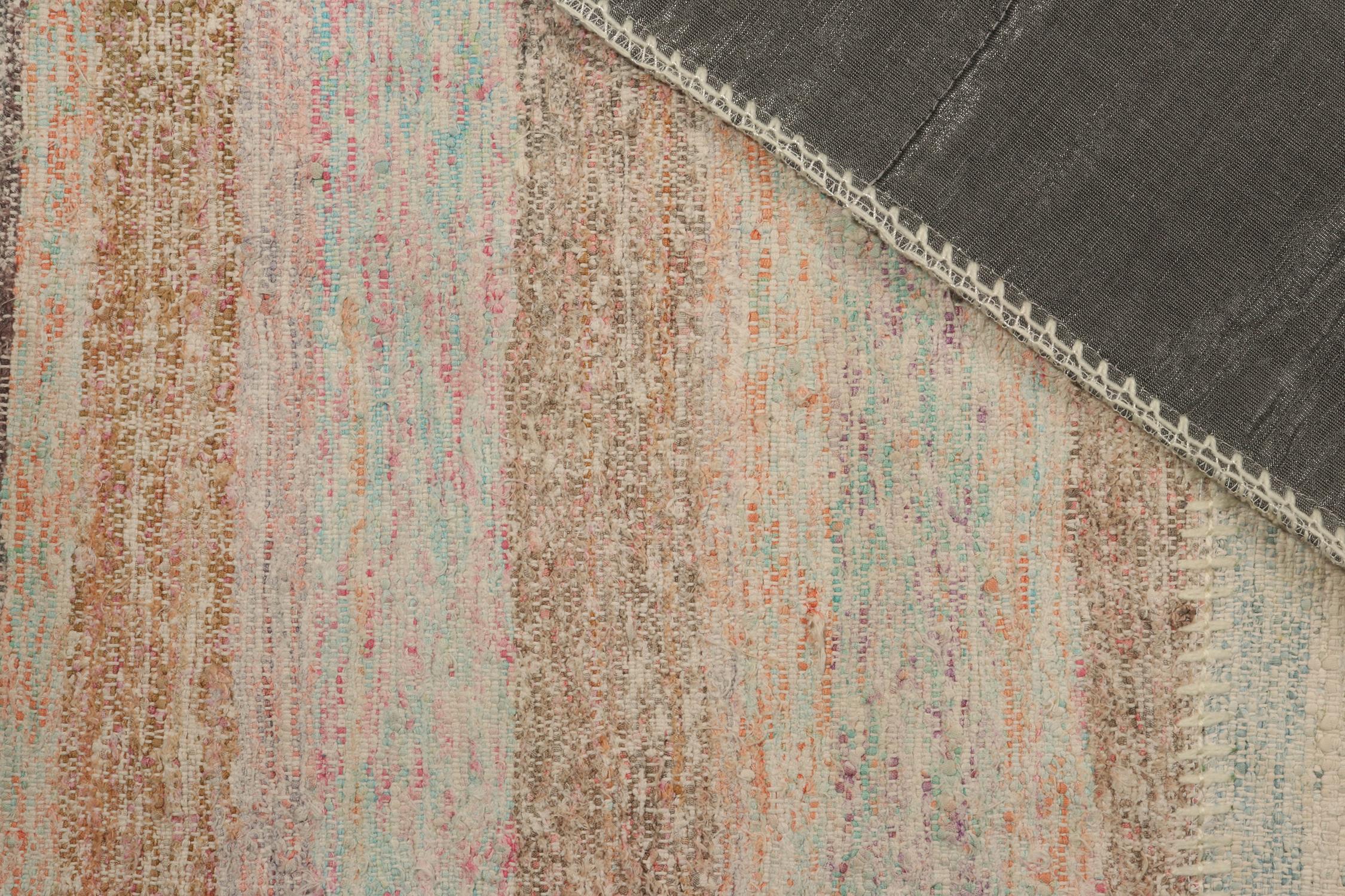 Rug & Kilims quadratischer Patchwork-Kilimteppich in mehrfarbigen Streifen (21. Jahrhundert und zeitgenössisch) im Angebot