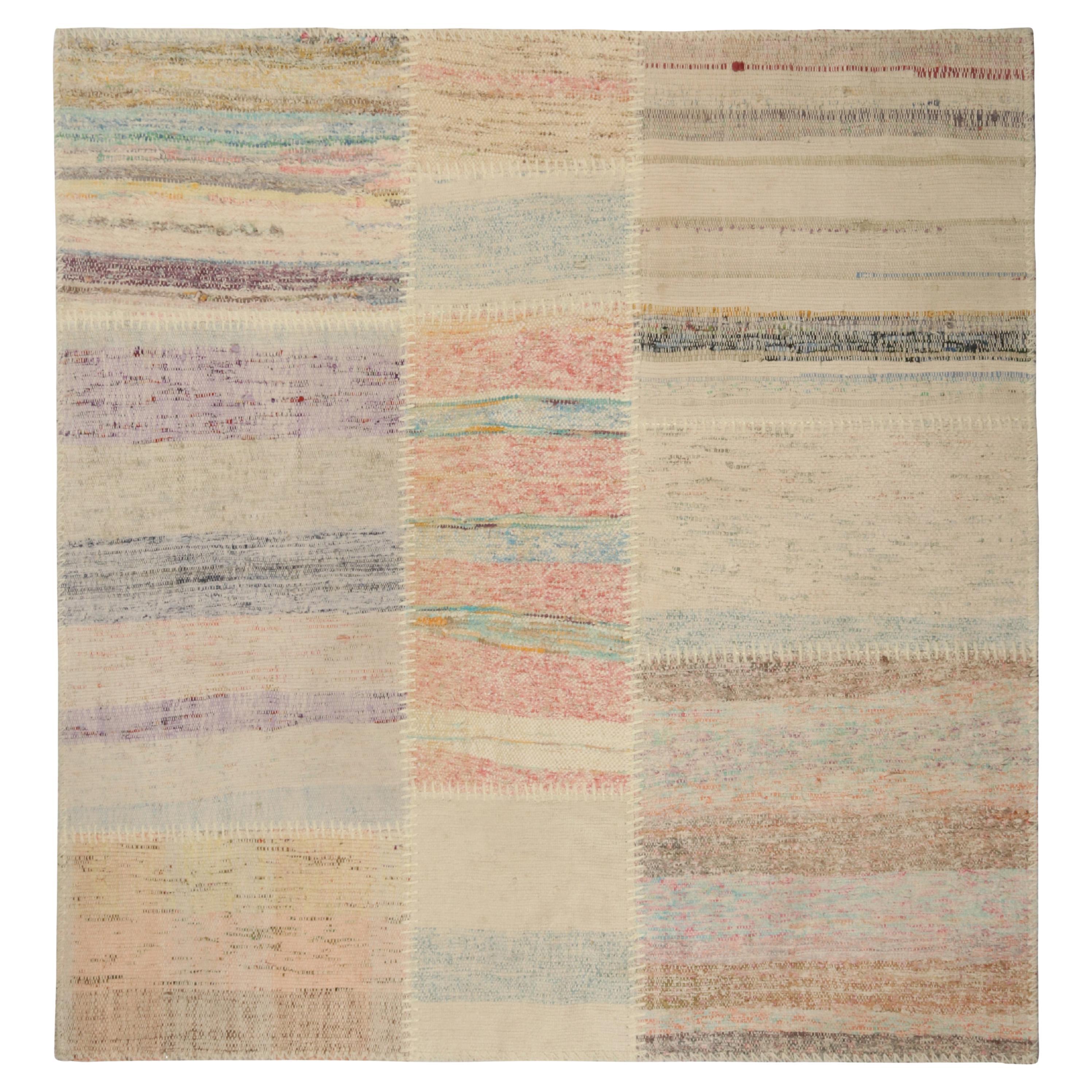 Alfombra cuadrada Patchwork Kilim de rayas policromáticas de Rug & Kilim