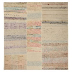 Alfombra cuadrada Patchwork Kilim de rayas policromáticas de Rug & Kilim