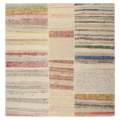 Alfombra cuadrada Patchwork Kilim de rayas policromáticas de Rug & Kilim