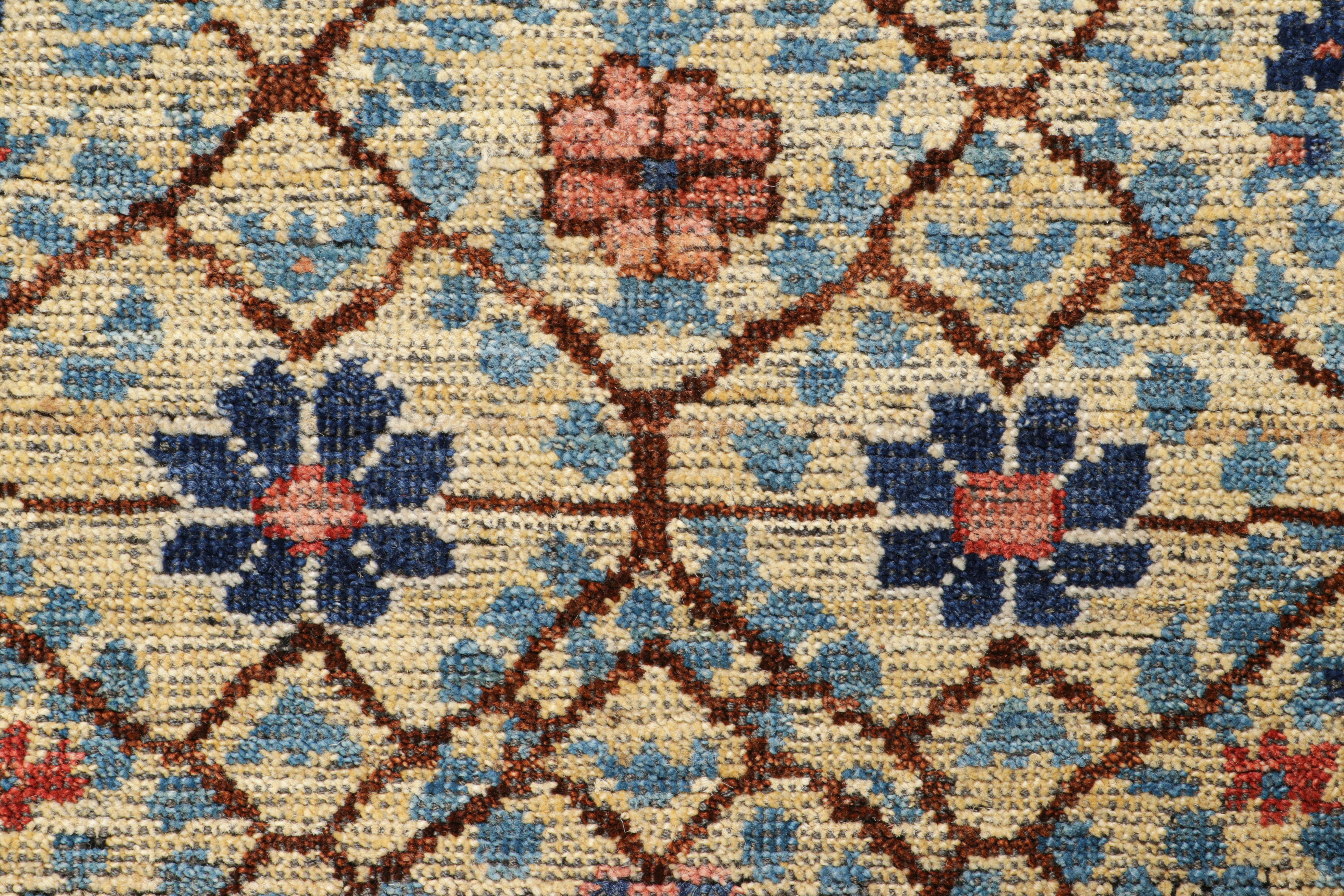 Rug & Kilim's Persischer Bakhtiari Stil Teppich in Beige mit bunten Blumenmustern (Indisch) im Angebot