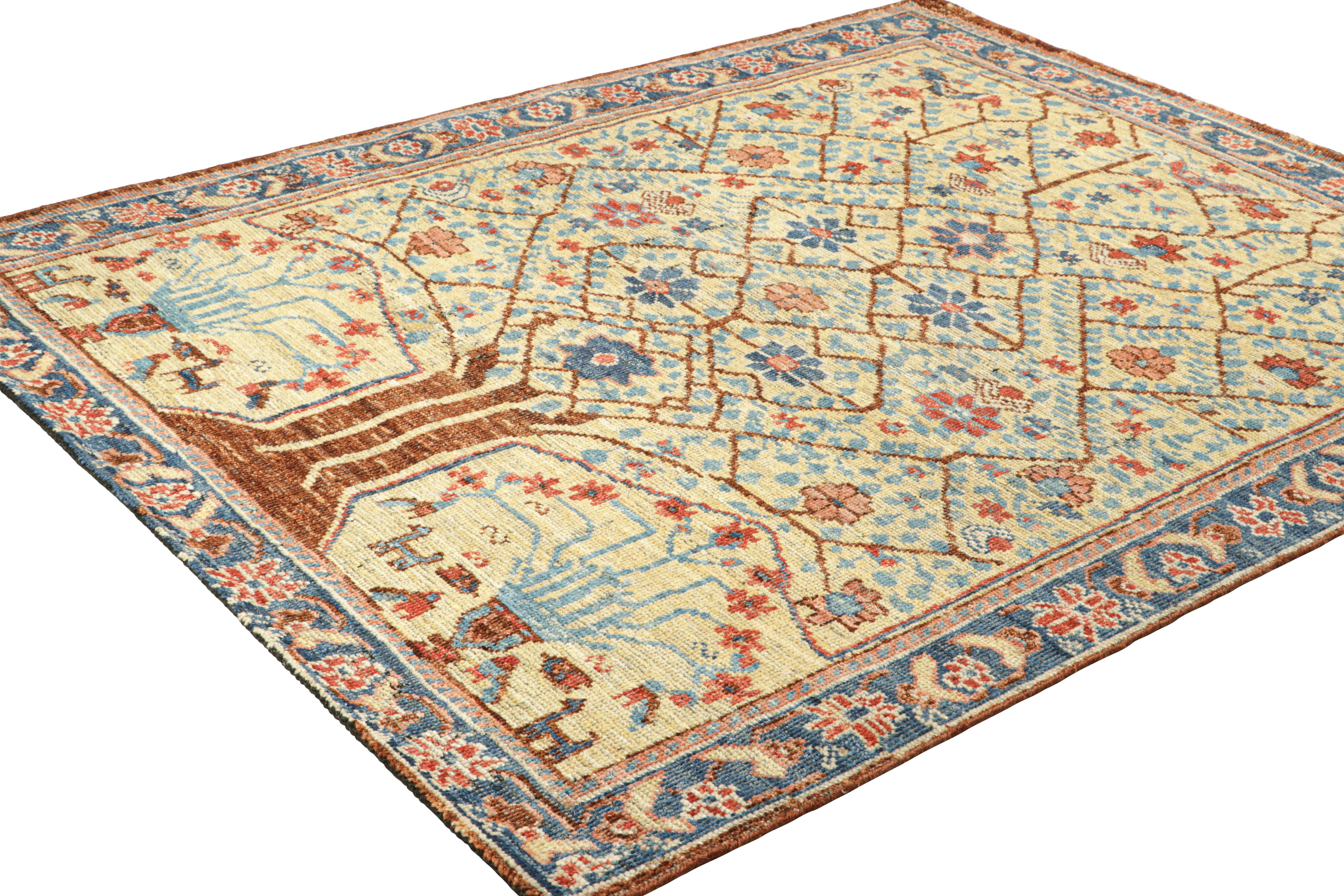 Annodato a mano Tappeto persiano in stile Bakhtiari di Rug & Kilim in beige con motivi floreali colorati in vendita