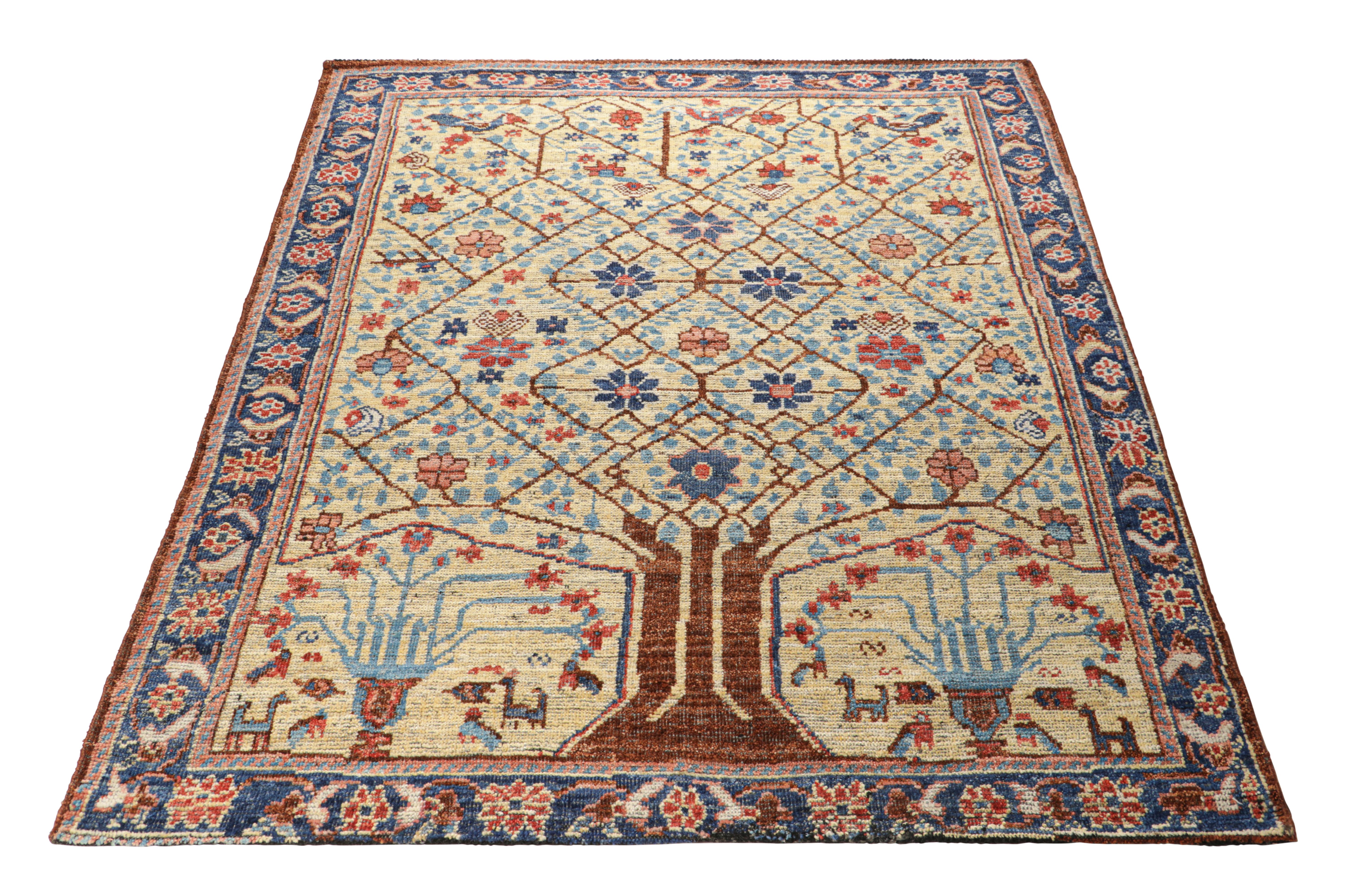 Rug & Kilim's Persischer Bakhtiari Stil Teppich in Beige mit bunten Blumenmustern im Zustand „Neu“ im Angebot in Long Island City, NY