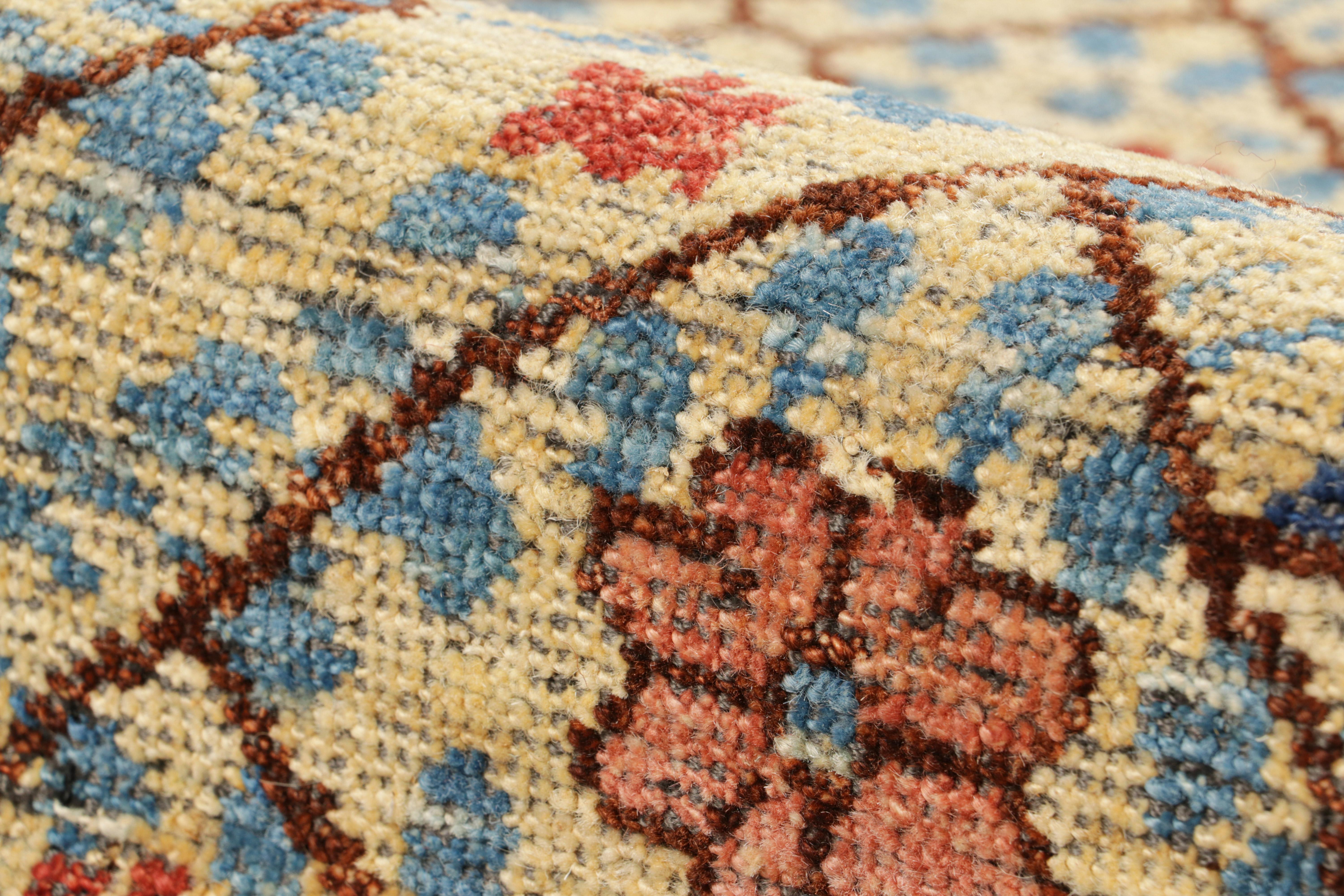 Rug & Kilim's Persischer Bakhtiari Stil Teppich in Beige mit bunten Blumenmustern im Angebot 1