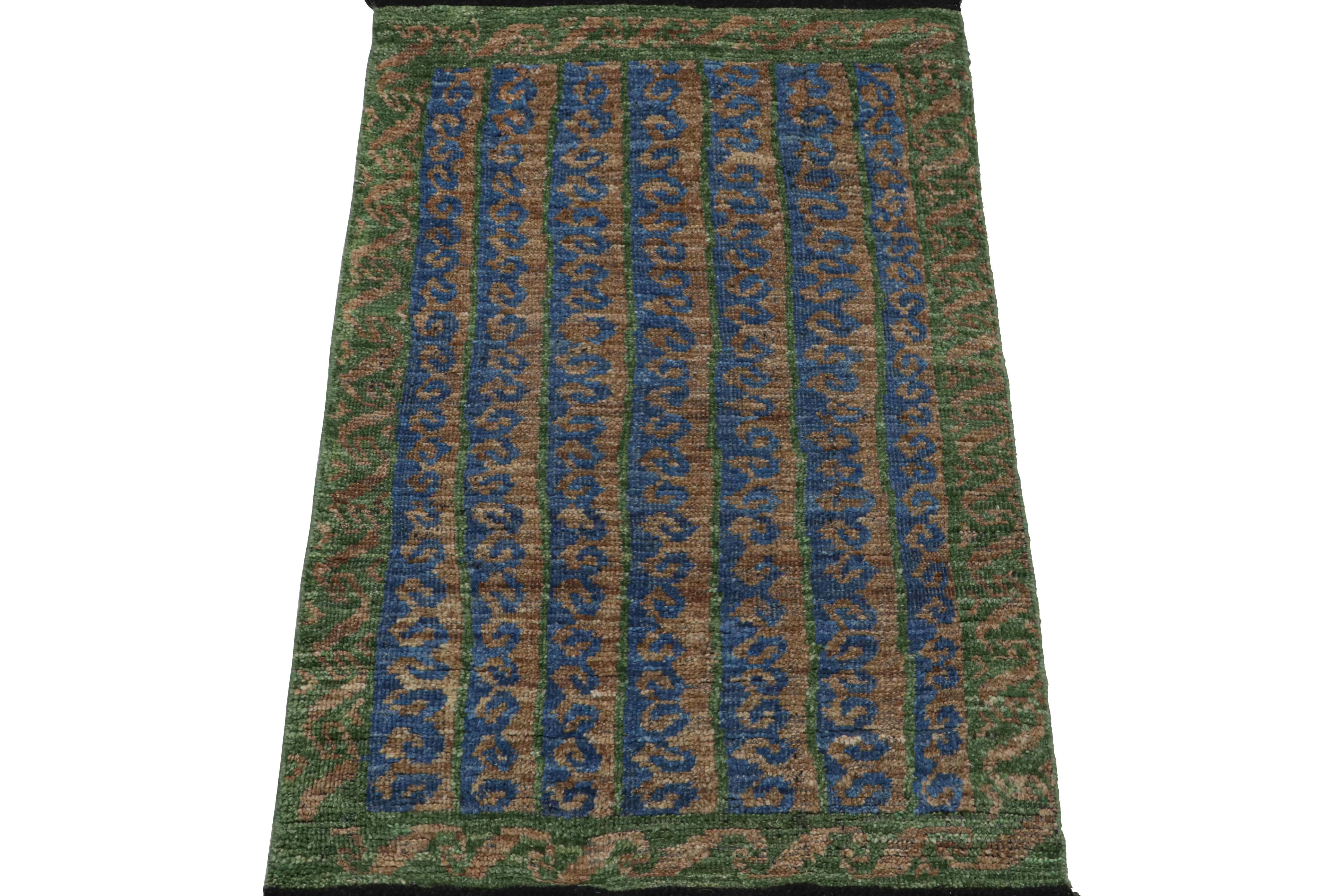 Inspirée des tapis tribaux persans, notamment ceux de provenance baloutche connus pour ce jeu de motifs géométriques, cette pièce de 2x3 de la collection Burano de Rug & Kilim est nouée à la main en laine. 

Sur le Design : 

Les connaisseurs